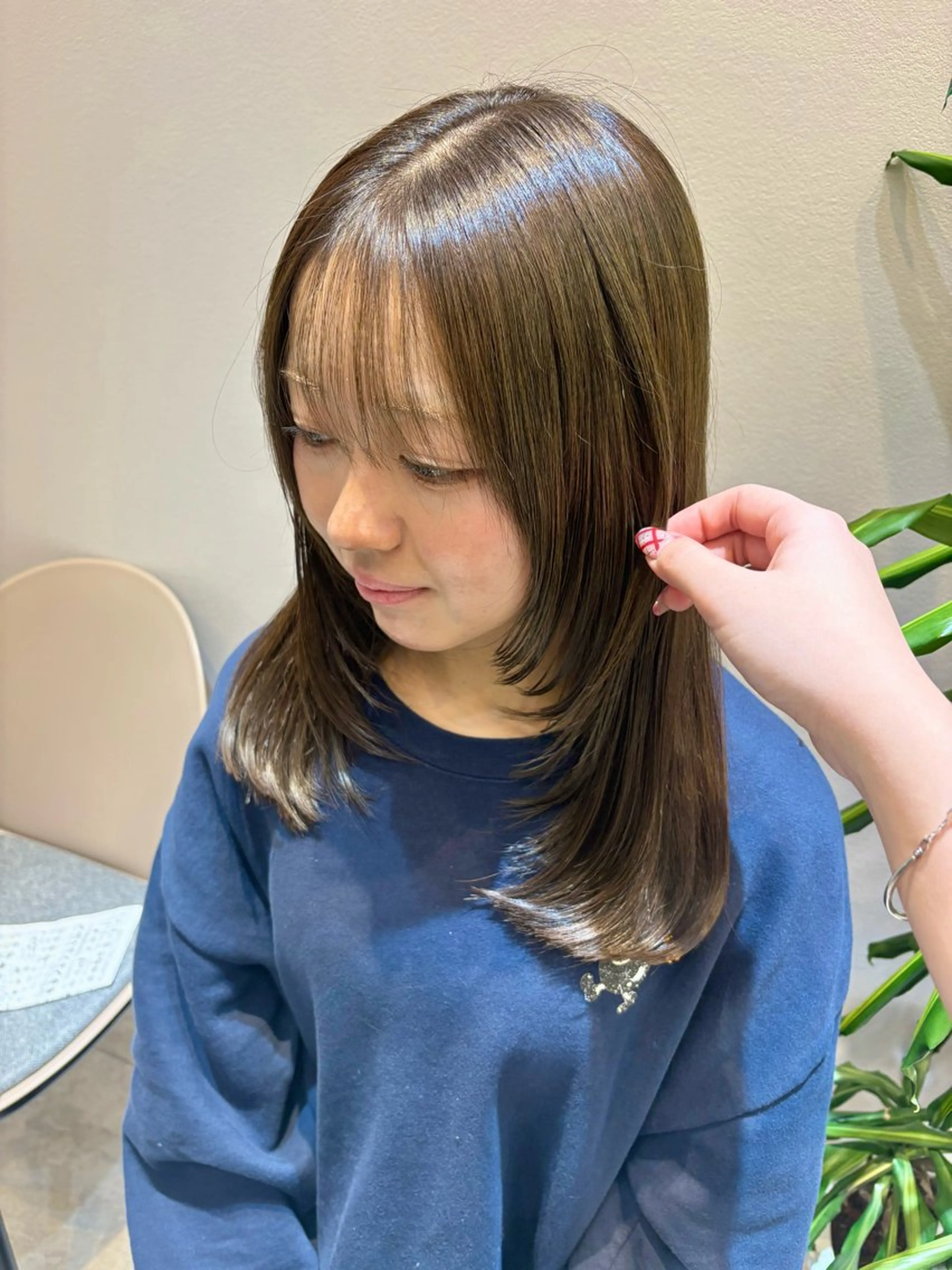 ミディアム カラー オリーブカラー 顔まわりレイヤー 顔周りカット レイヤーカット カット ヘアカラー La fith hair fonte 松山銀天街店所属・c h i h i r oのヘアスタイル