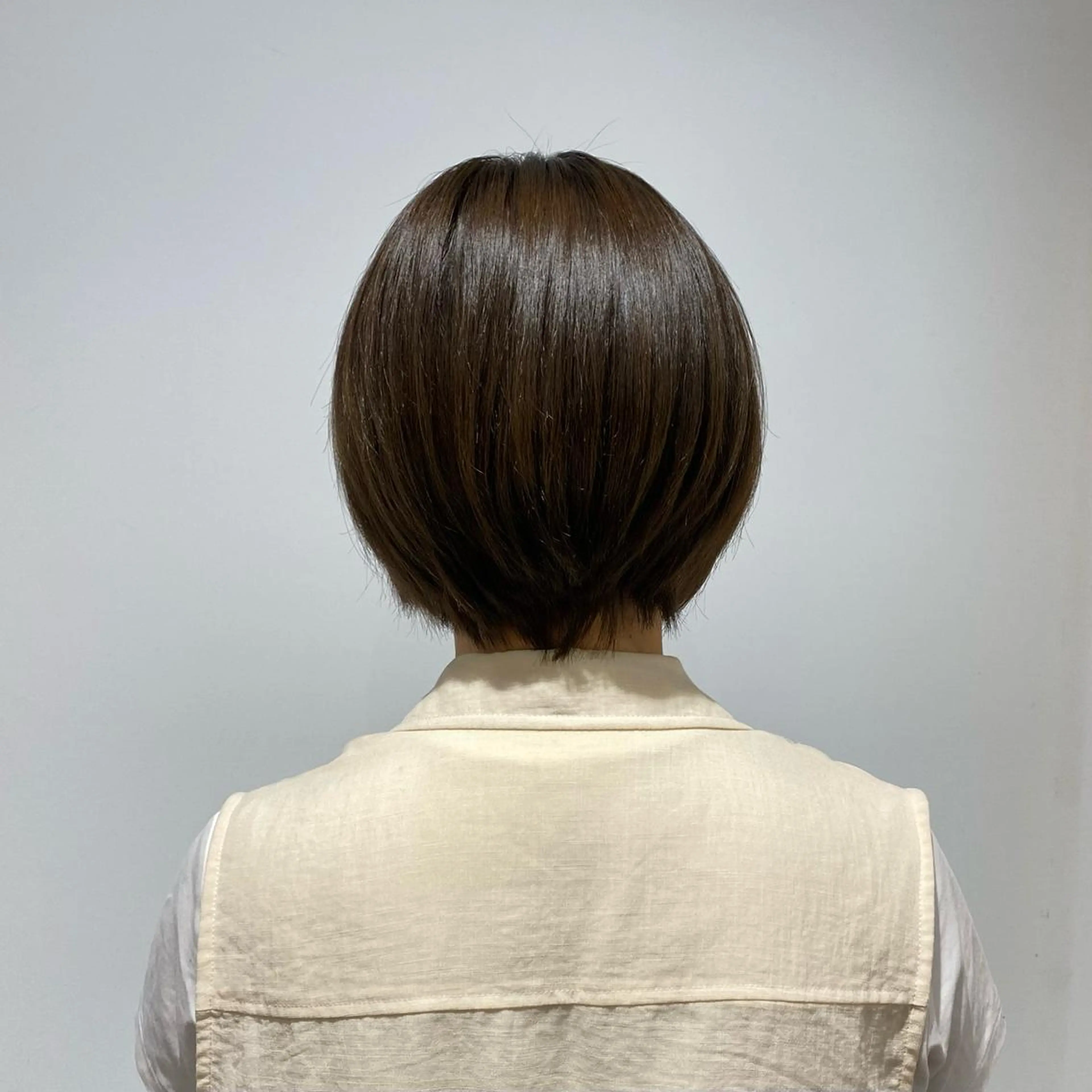 ショート カラー mei / 艶カラー ミディアム レイヤーのヘアスタイル