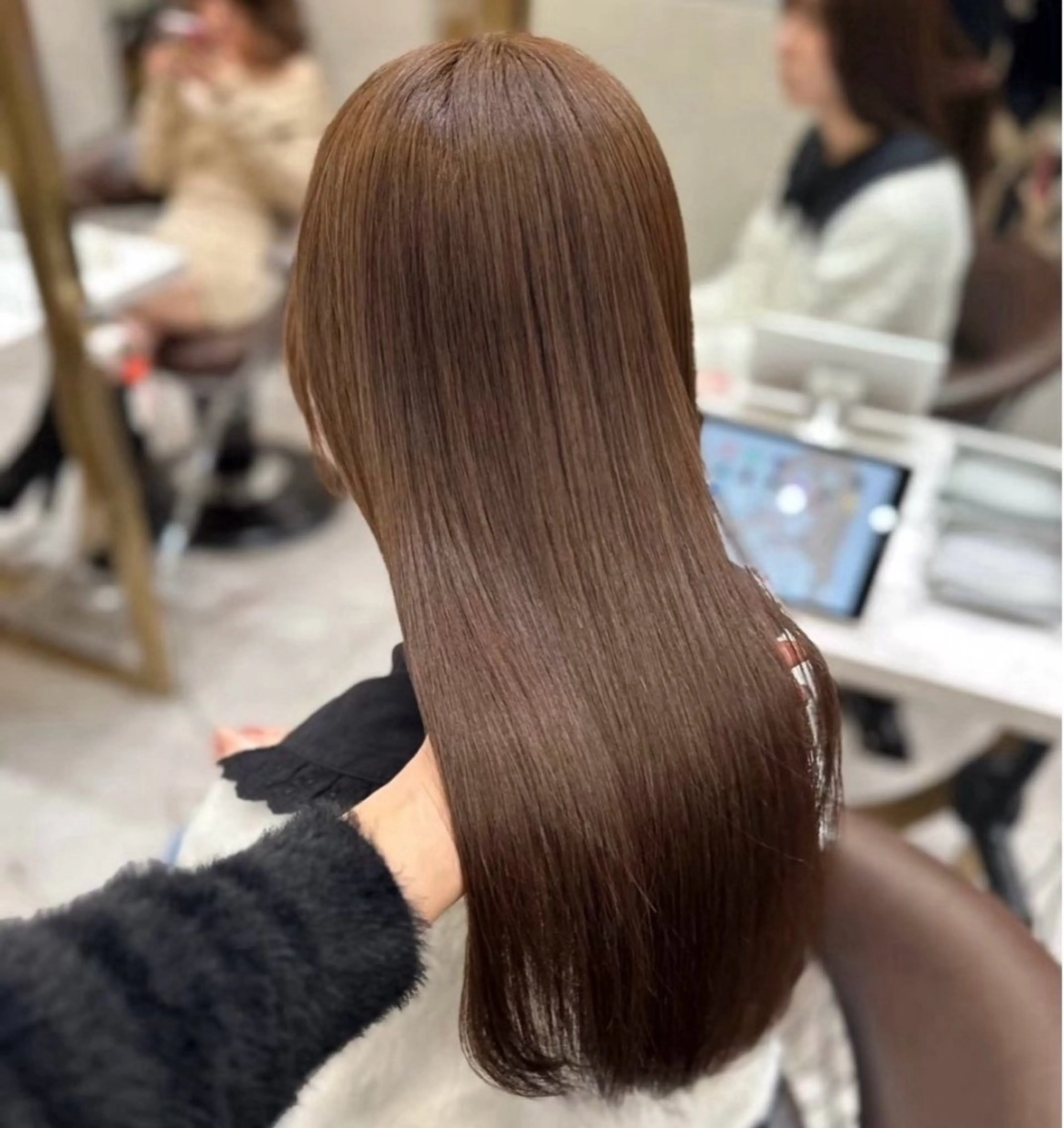 ロング チョコレートブラウン 髪質改善 レイヤーカット トリートメント カット ヘアカラー 🎀透明感ブラウ ンshizuka🎀のヘアスタイル