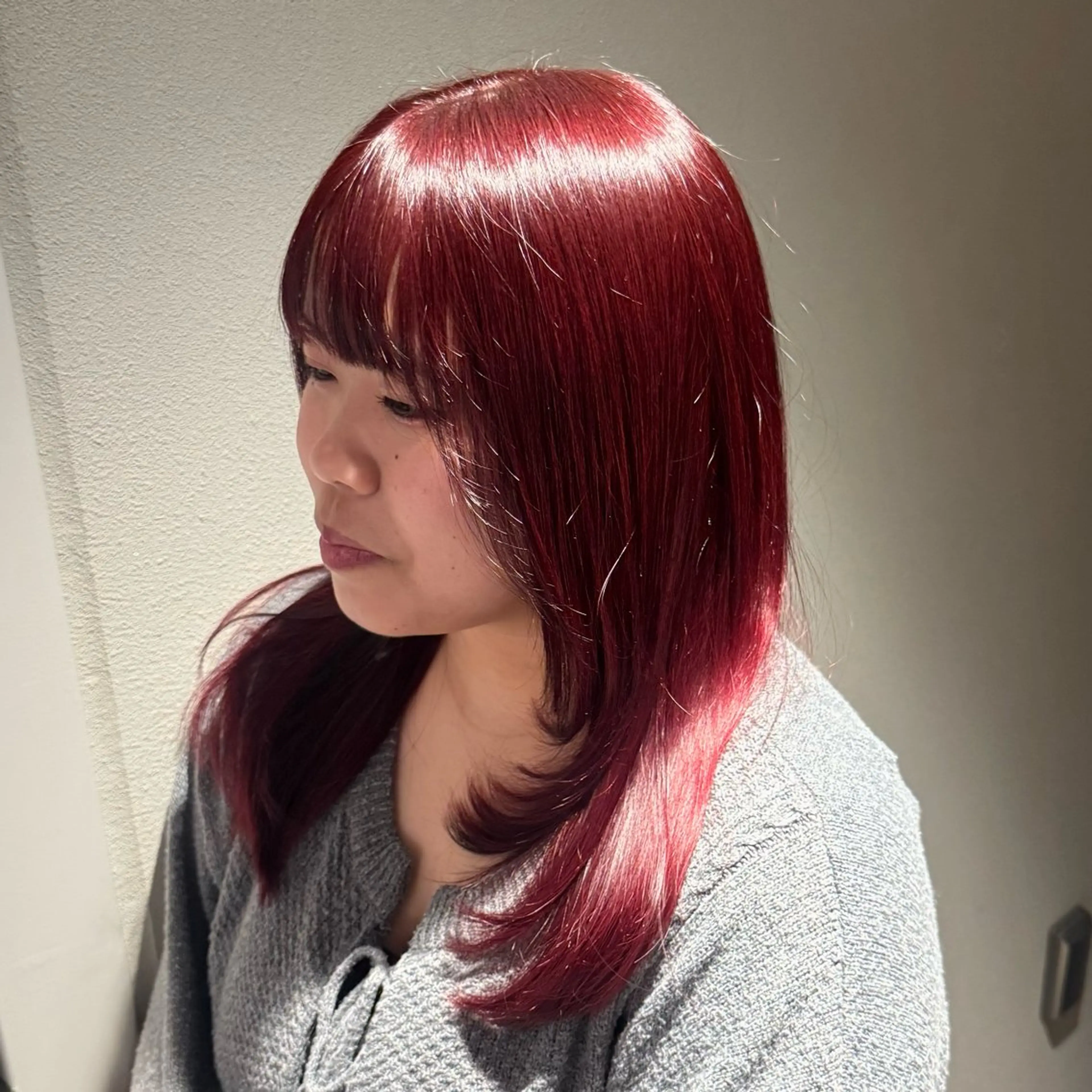 ロング カラー レッドカラー 顔まわりレイヤー 顔周りカット レイヤーカット カット ヘアカラー 韓流メンズカット /アニメ好き/僚汰のヘアスタイル