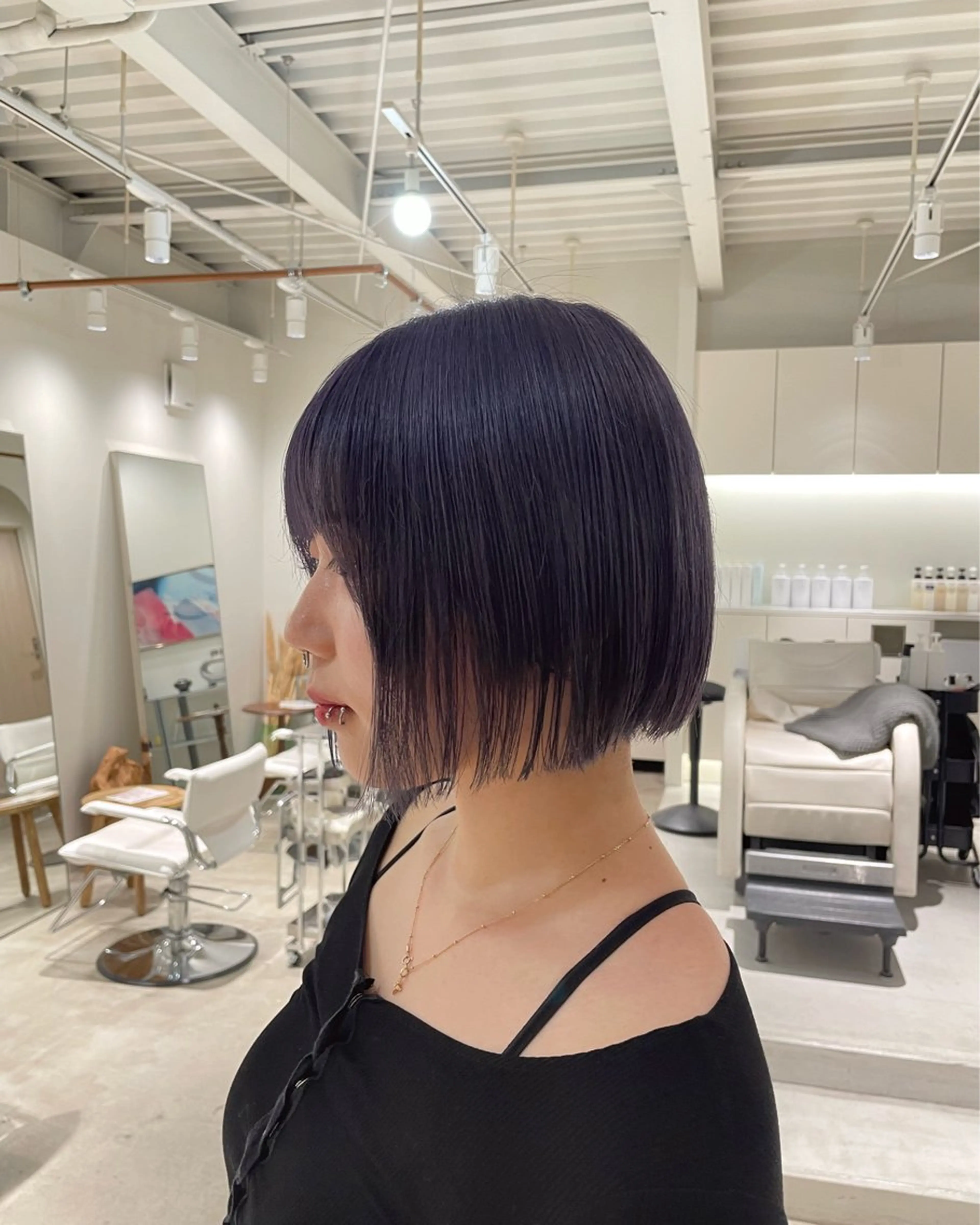 ミディアム カラー シルバー 安西 香利奈のヘアスタイル