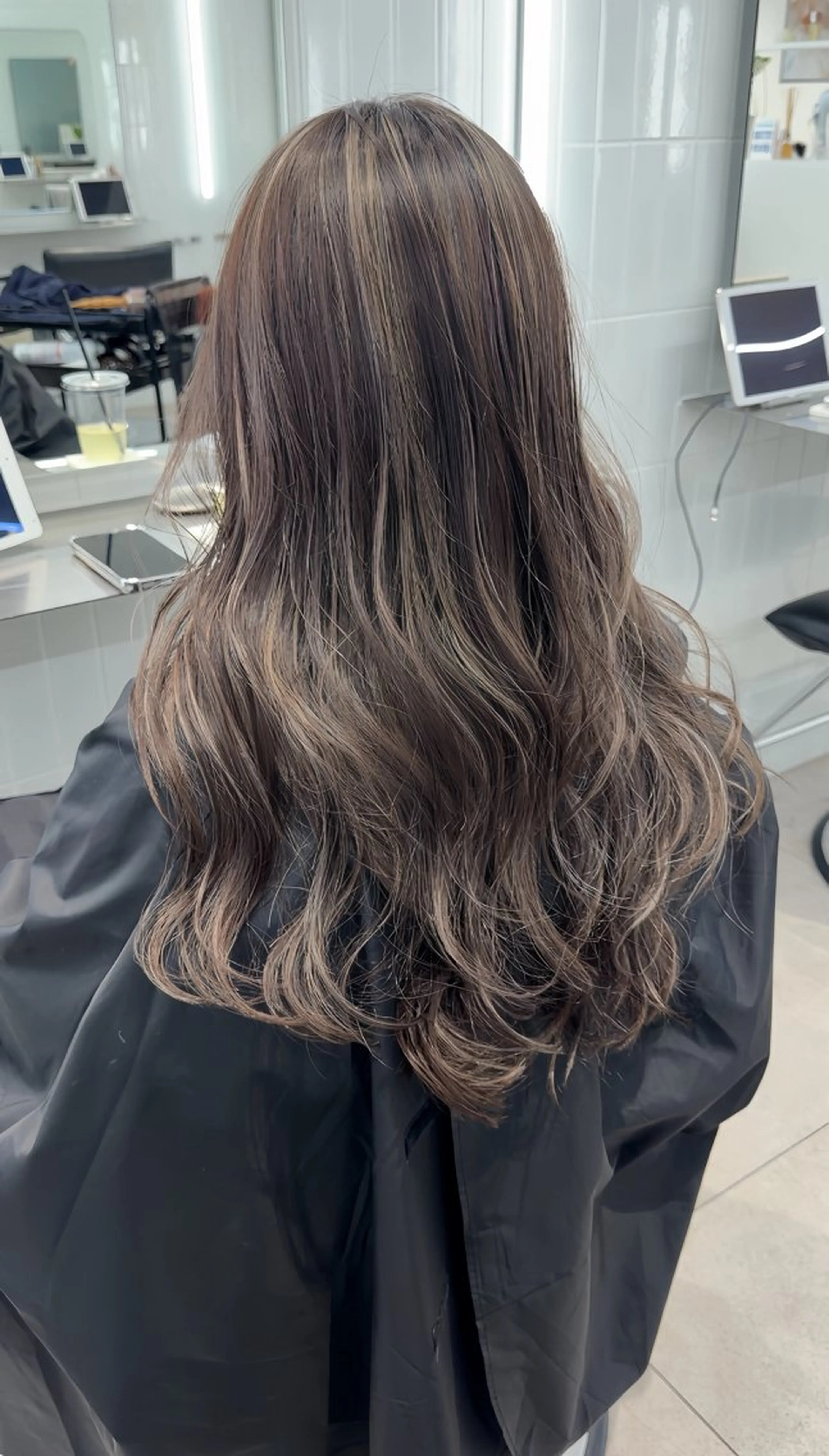 ロング カラー ハイライトカラー ハイライト ヘアカラー トリートメント 表参道/ハイライト バレイヤージュのヘアスタイル