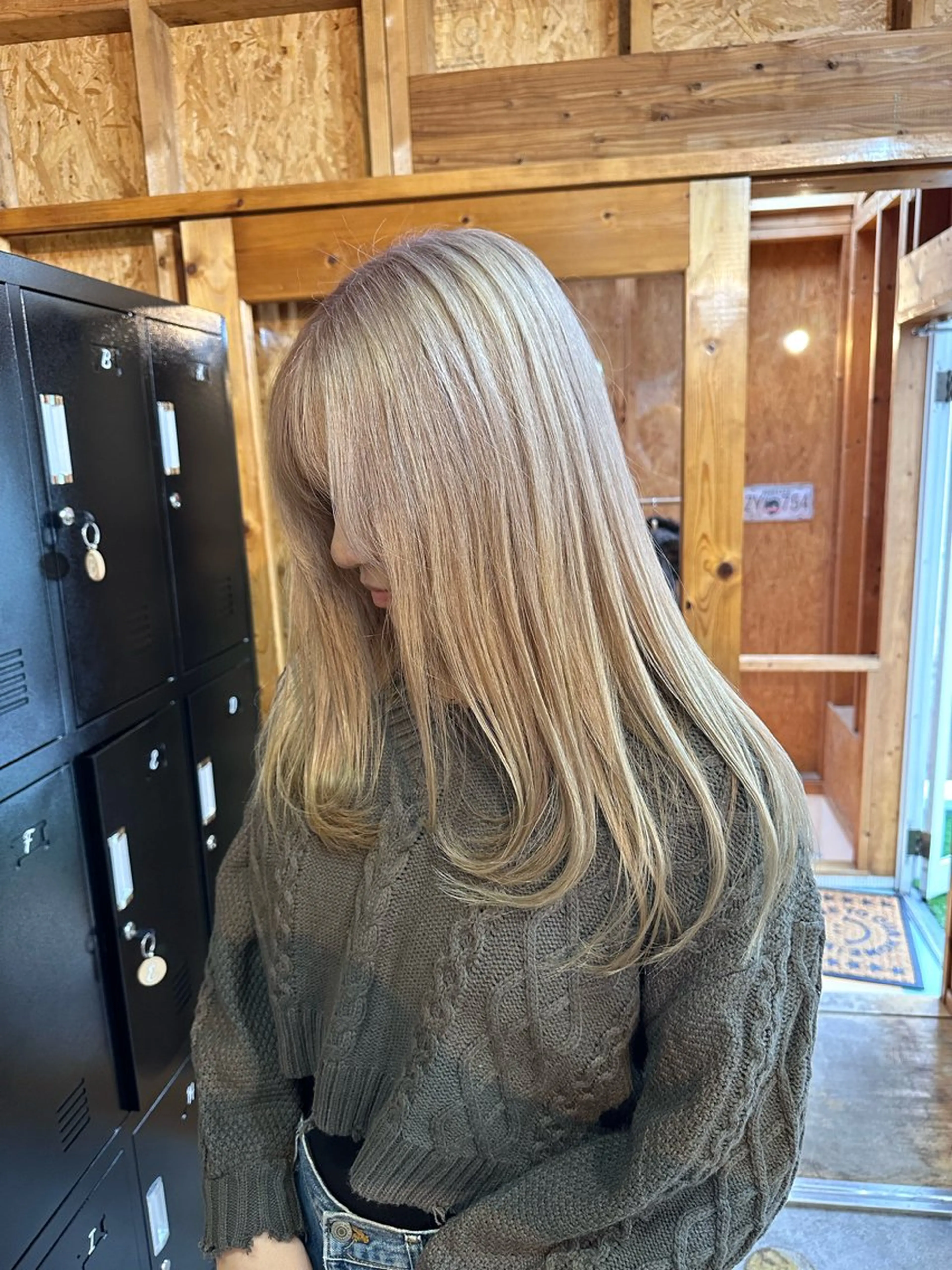 ロング ヘアカラー 🧸ミルクティー /ブリーチ🫧あずみのヘアスタイル