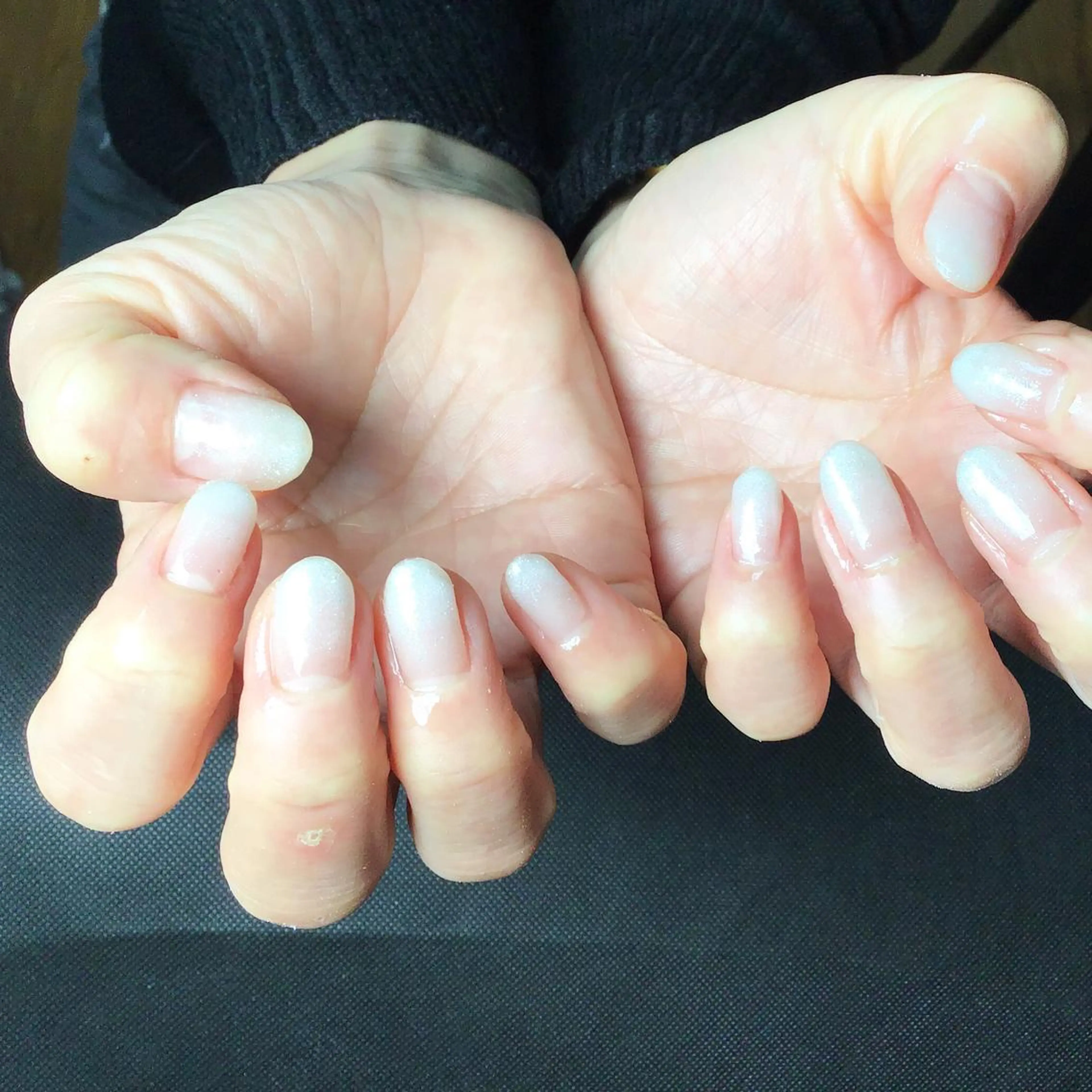 ネイル グラデーション ホワイト ハンドネイル gui amichantoco所属・gui amichanのネイルデザイン