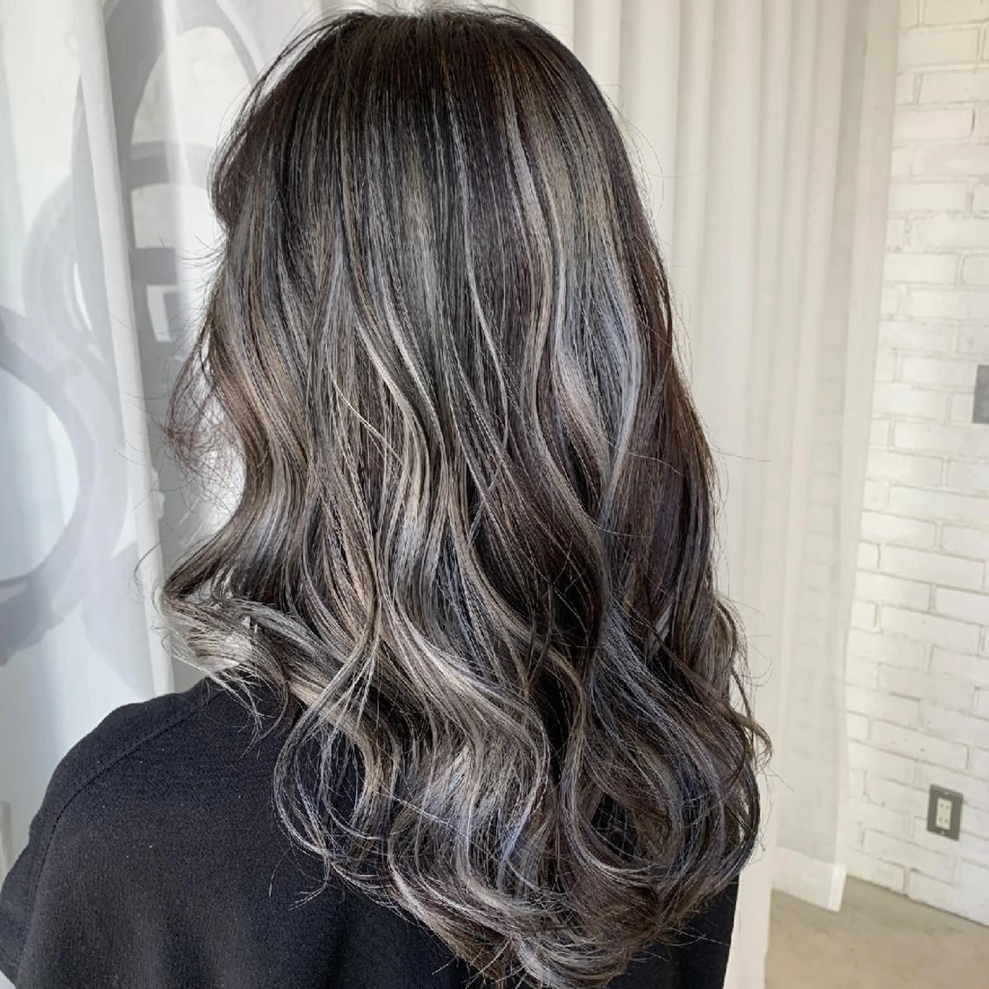 ロング カラー ハイライトカラー ハイライト カット ヘアカラー トリートメント nameless髪質 改善ブリーチ心斎橋のヘアスタイル