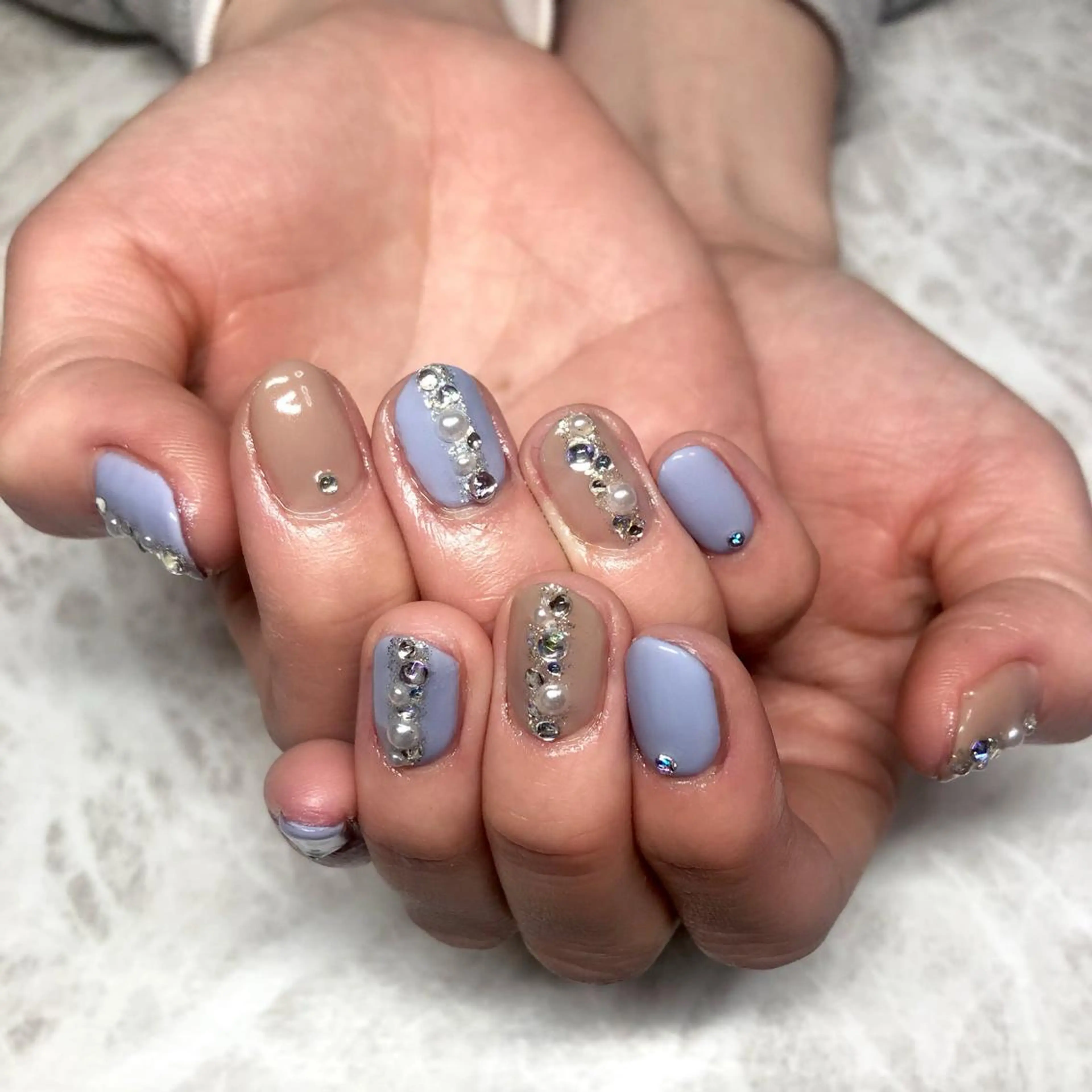ネイル ブルー ゴージャス ストーンネイル luana nailのネイルデザイン