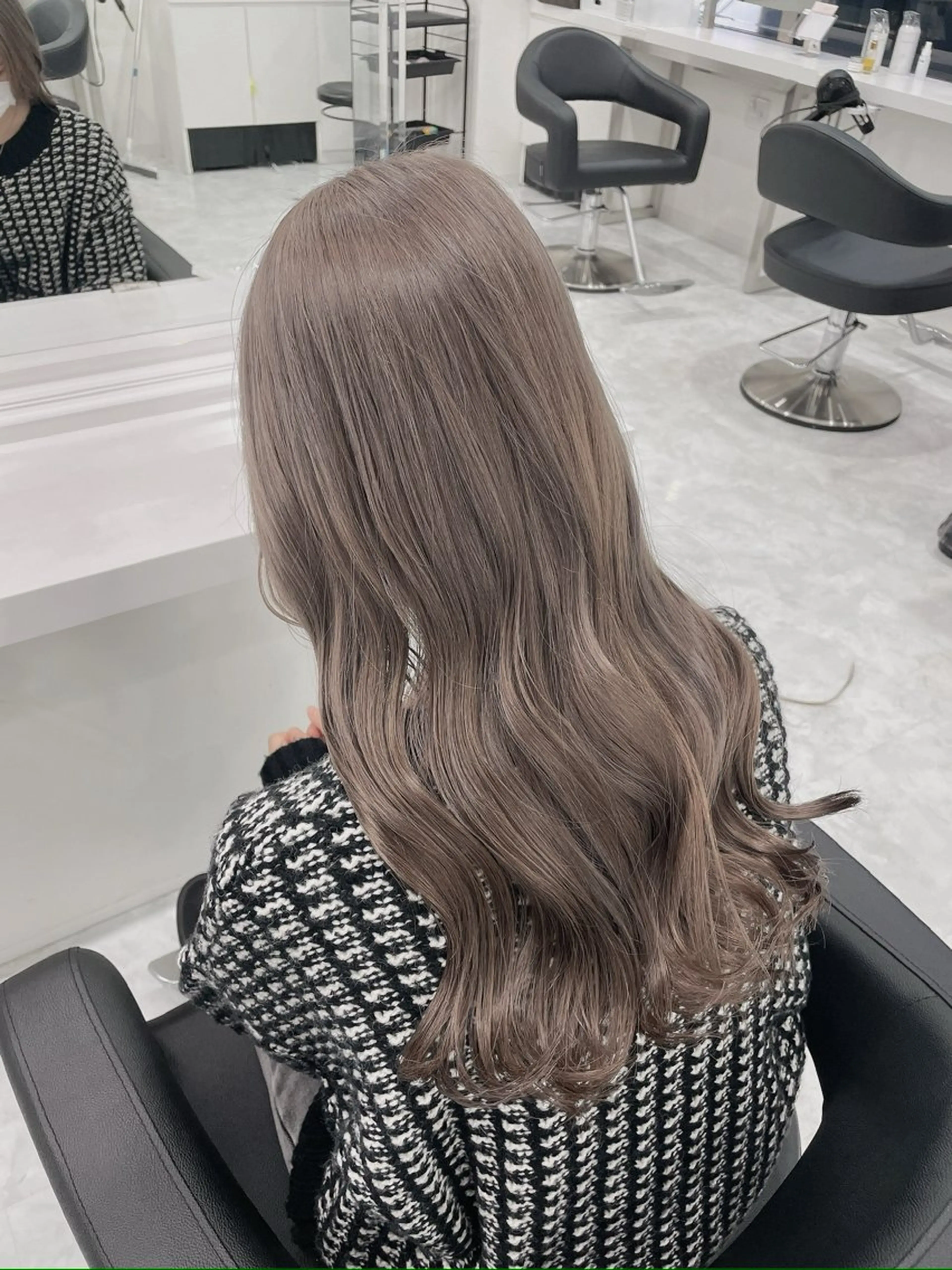 ロング アッシュ ヘアカラー トリートメント ヘッドスパ ヘアセット 韓国レイヤー🕊️ 柔らかベージュ🧸のヘアスタイル