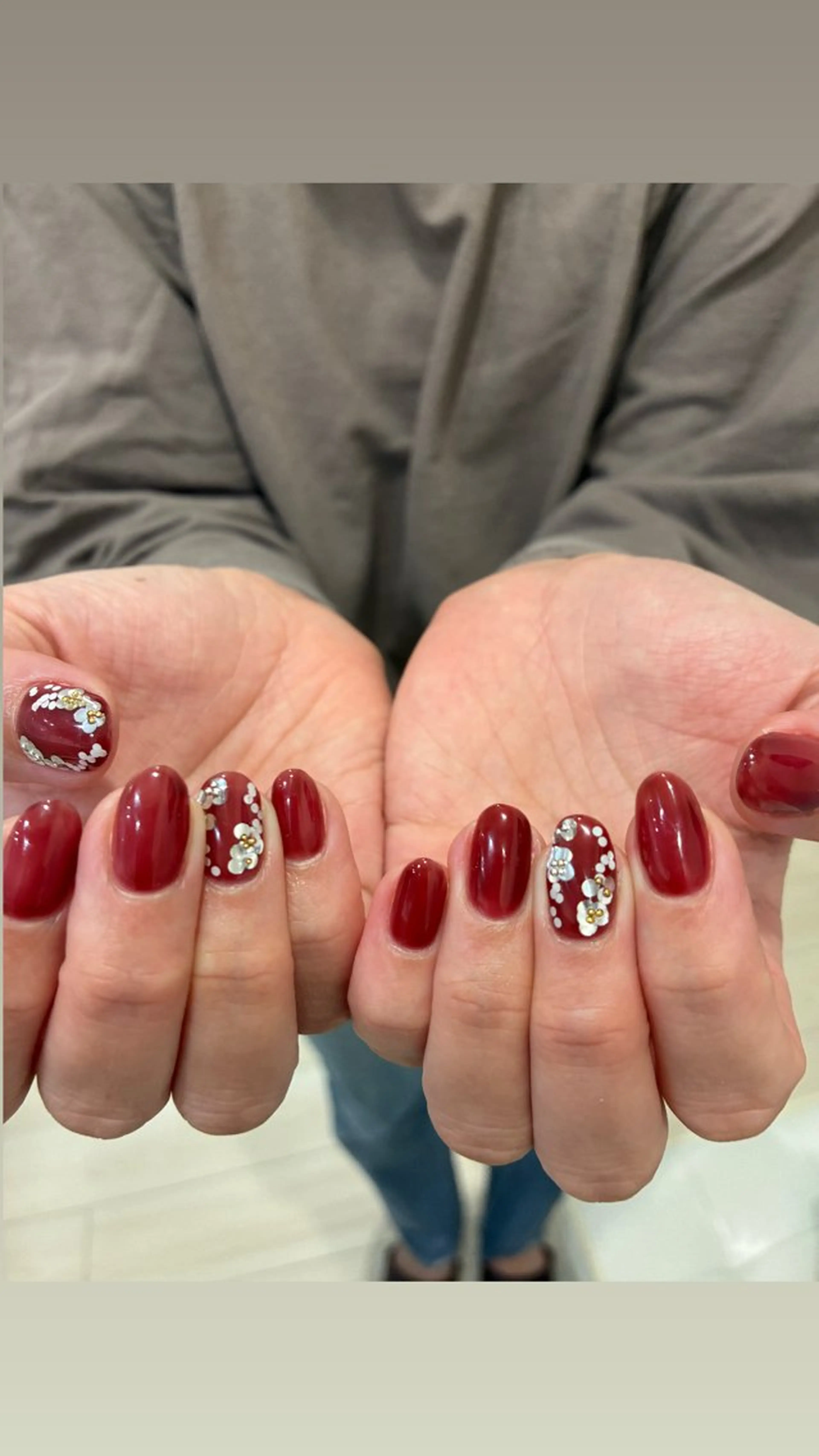 ネイル ボルドー ハンドネイル 13日3980円‼️ マグもデザインも◎のネイルデザイン