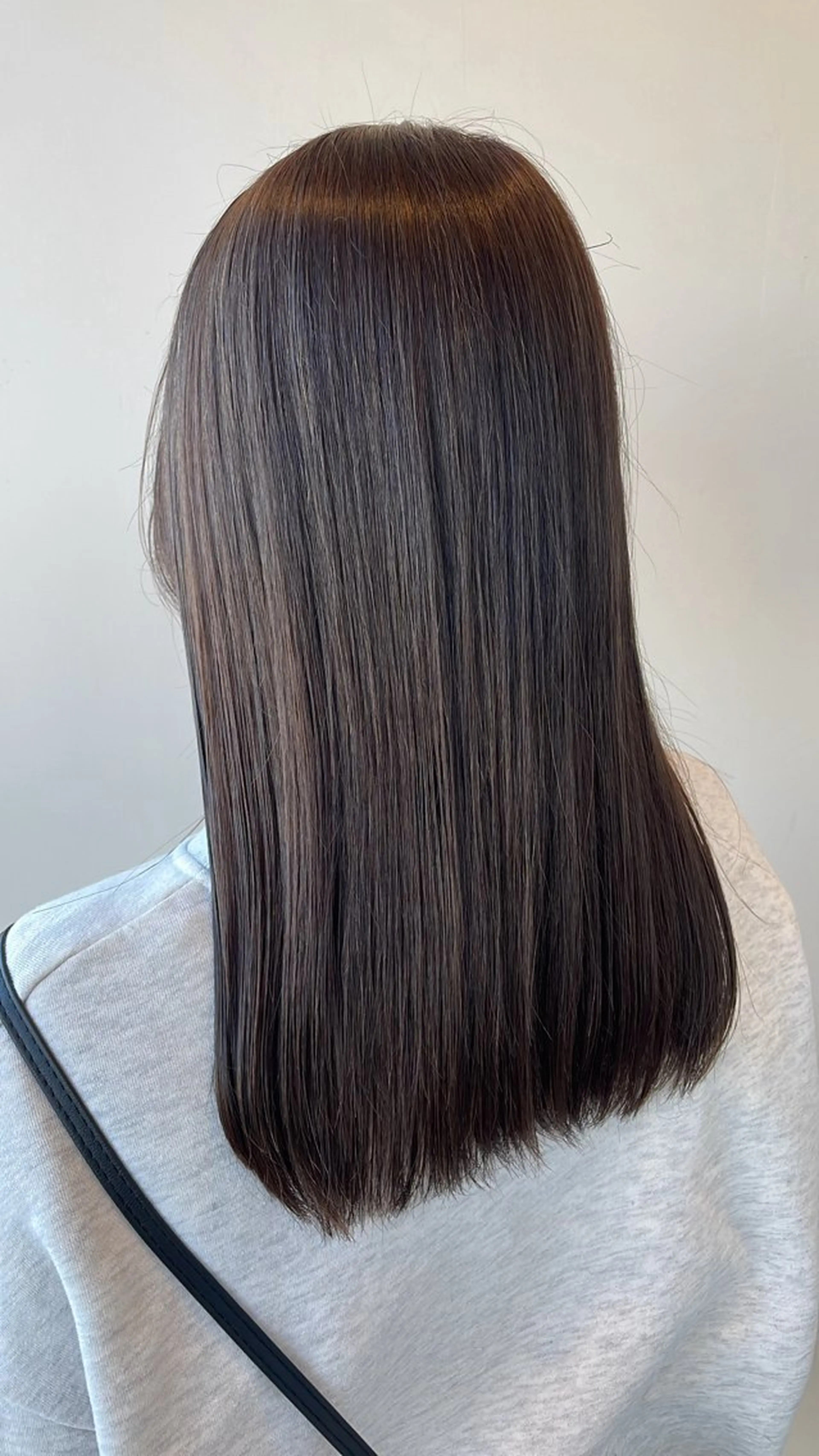 セミロング カット トリートメント 縮毛矯正、似合わせ カット✂️大谷勇輝のヘアスタイル