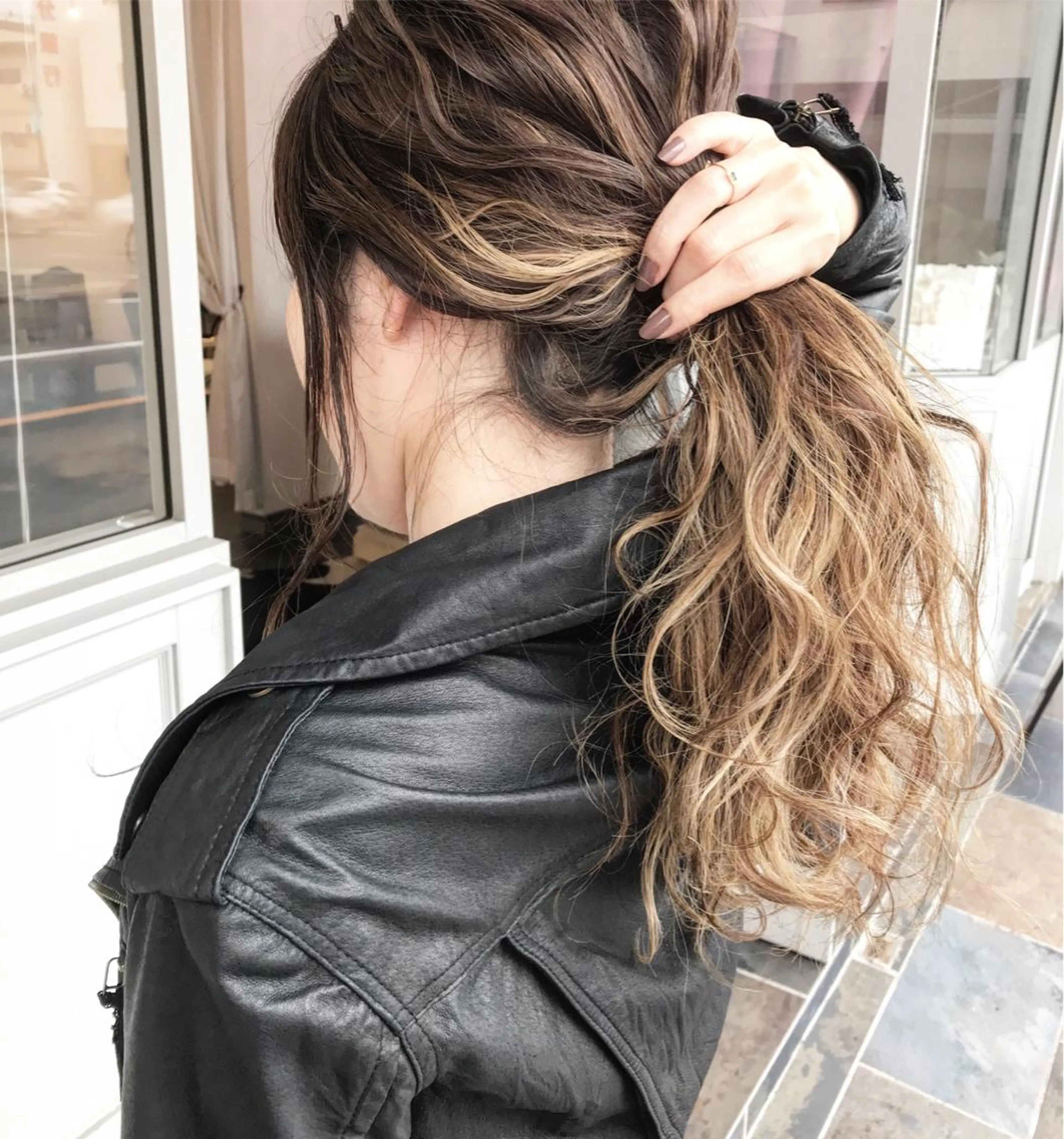 ミディアム カラー ヘアアレンジ ベージュカラー ブリーチ グラデーションカラー ハイライトカラー ハイライト Mariana/ 鶴原-ハイライトのヘアスタイル