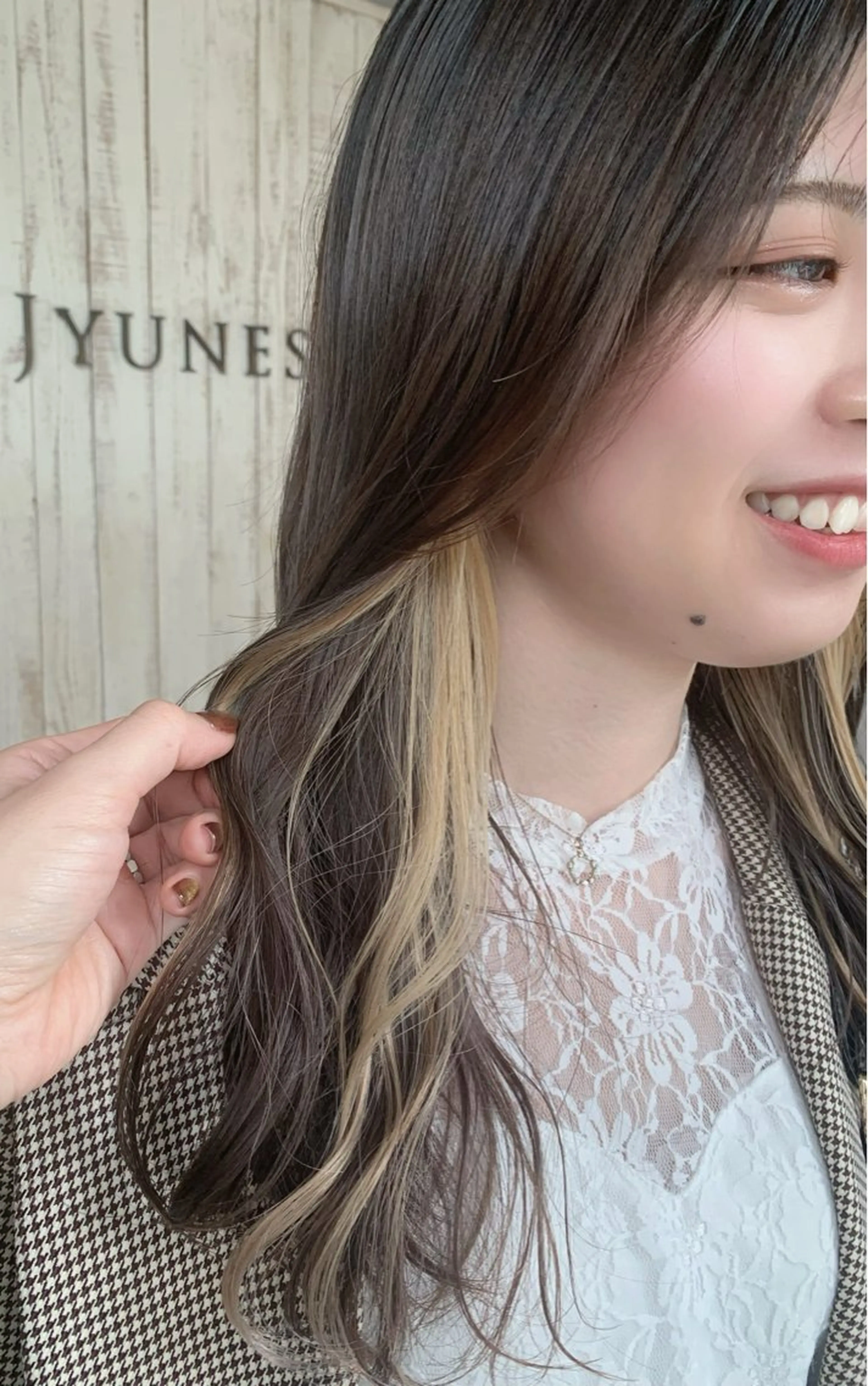 ロング カラー ベージュカラー イヤリングカラー JYUNESU表参道所属・似合わせhair🔸 アサダ　タカコ🔸のヘアスタイル