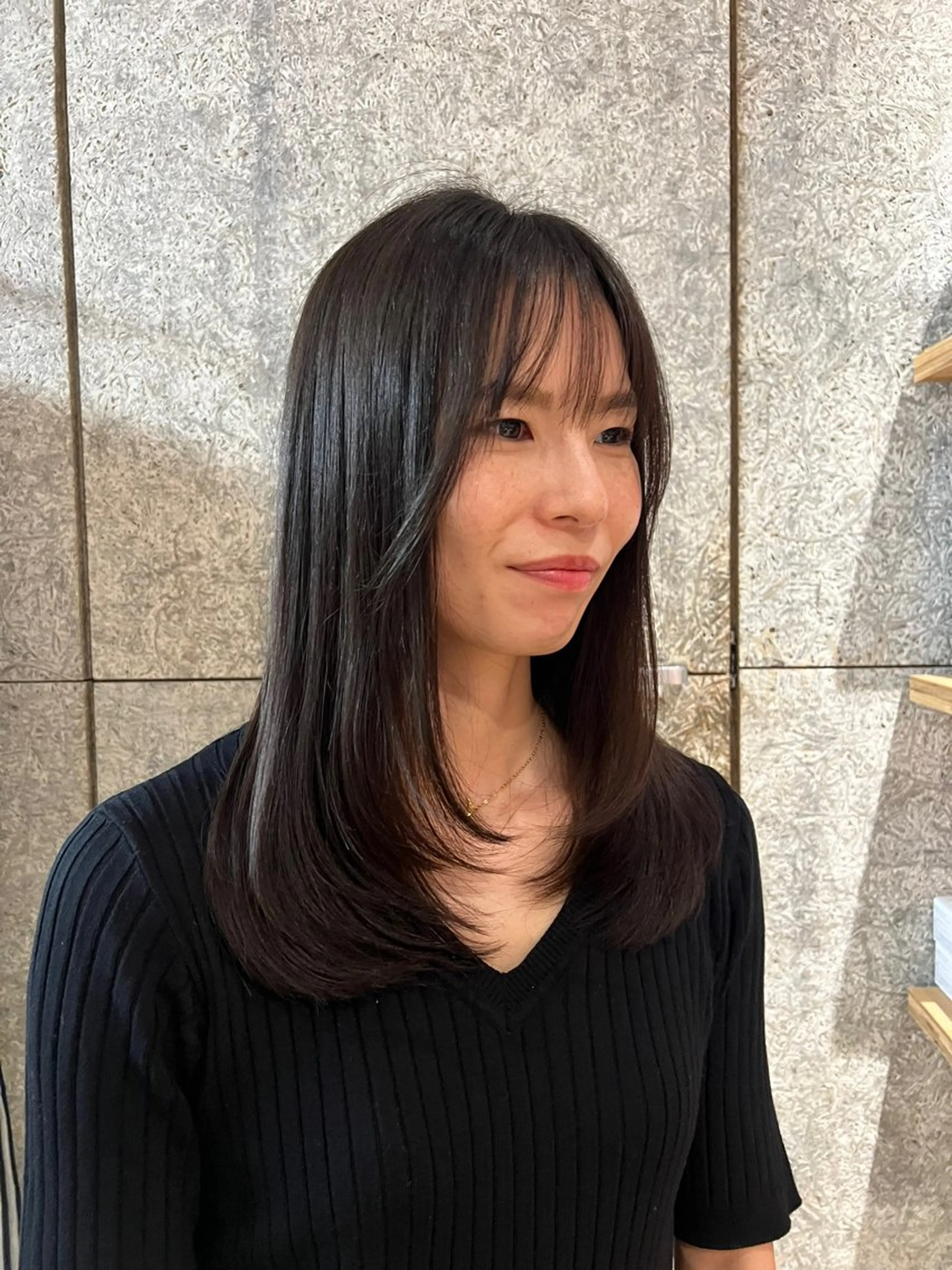 セミロング Lin'ne所属・竹内梓／パーマ ／ハイトーンのヘアスタイル