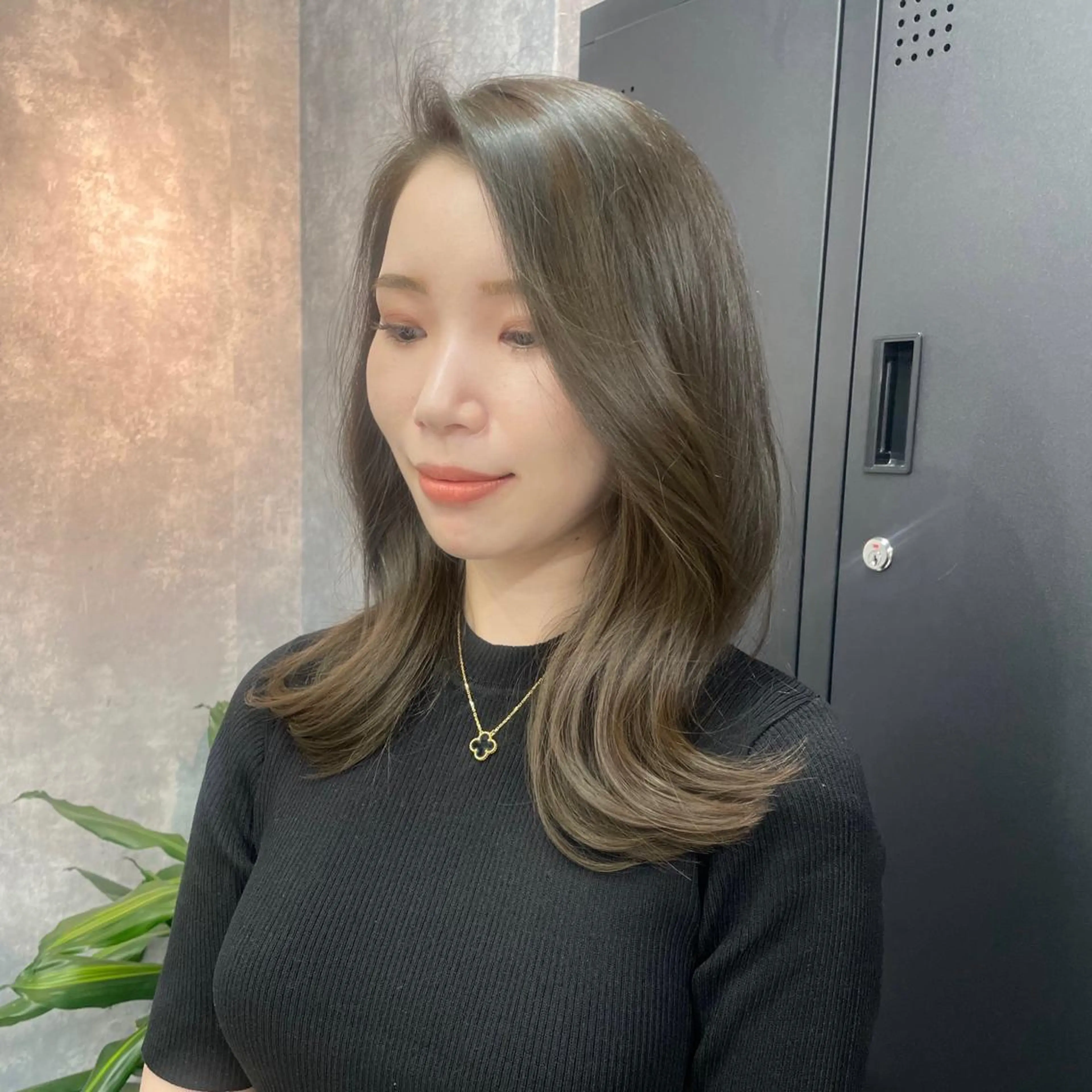 ミディアム カラー 黒髪 宮城 ほのかのヘアスタイル