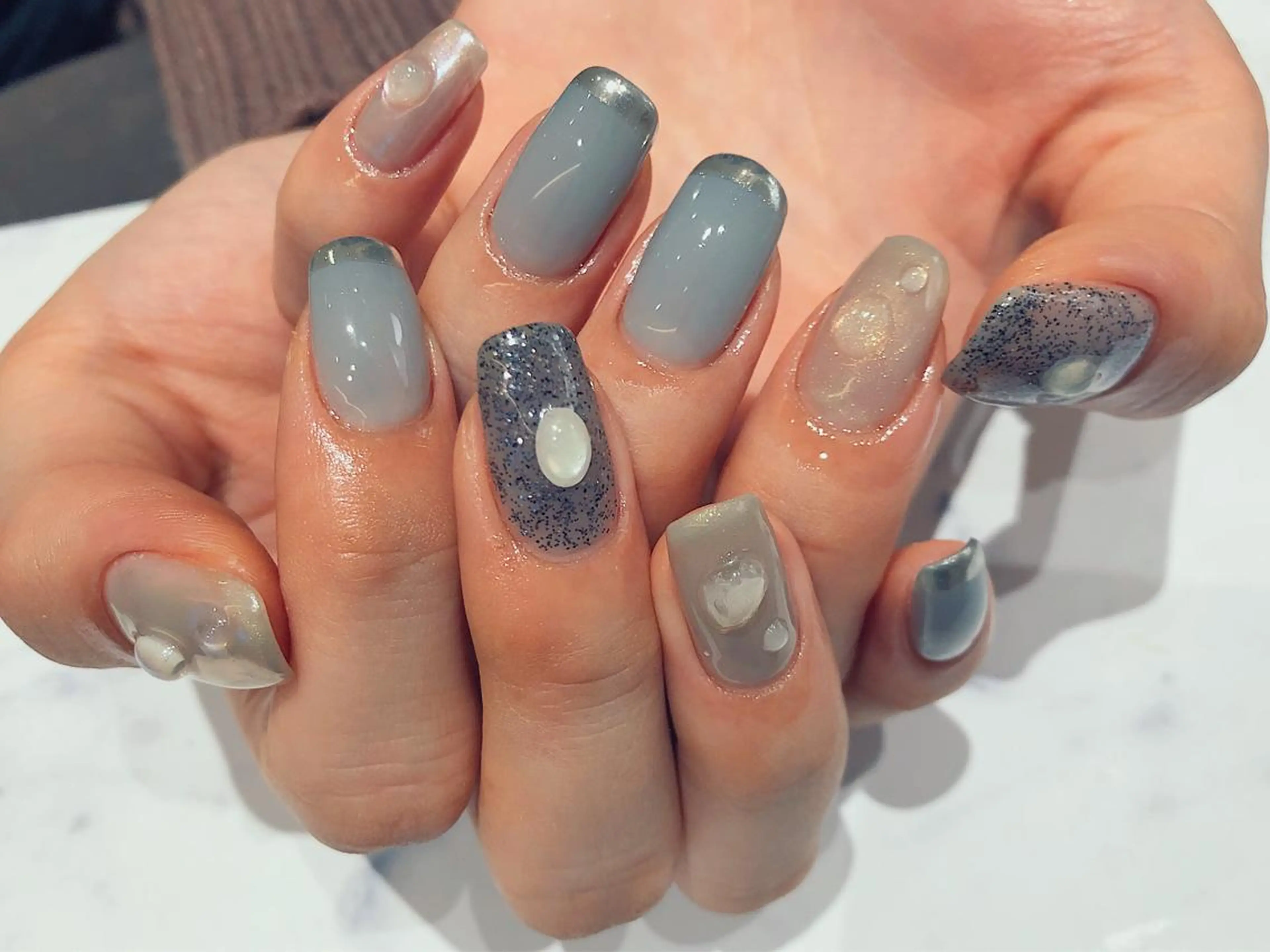 ショート カラー ネイル マツエク・マツパ ハンドネイル illum hicariのネイルデザイン