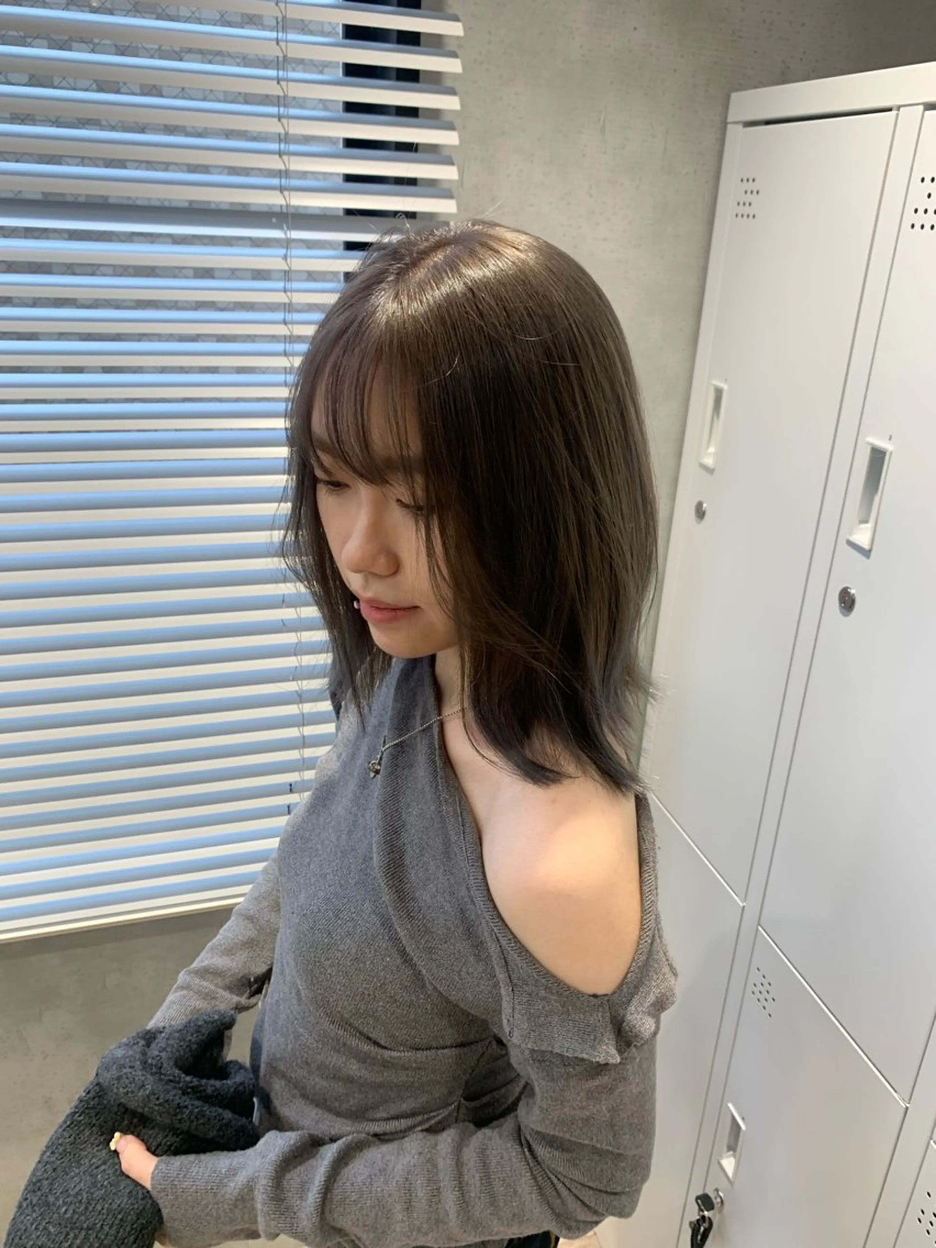 ミディアム カラー グレージュ ヘアカラー トリートメント FURUKAWA JUNYAのヘアスタイル