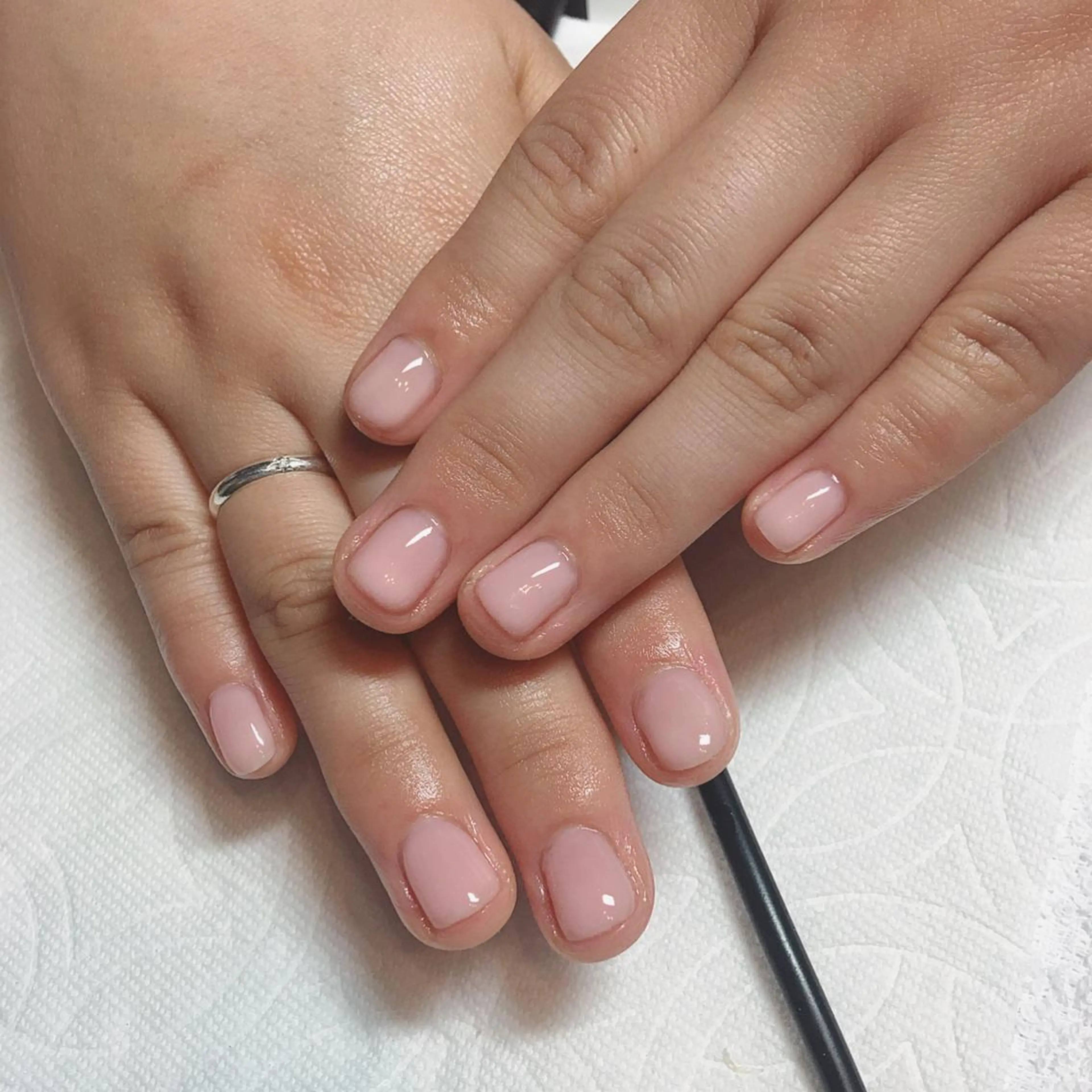 ネイル ぷっくりネイル ショートネイル THECOLORS所属・近貞 莉奈のネイルデザイン