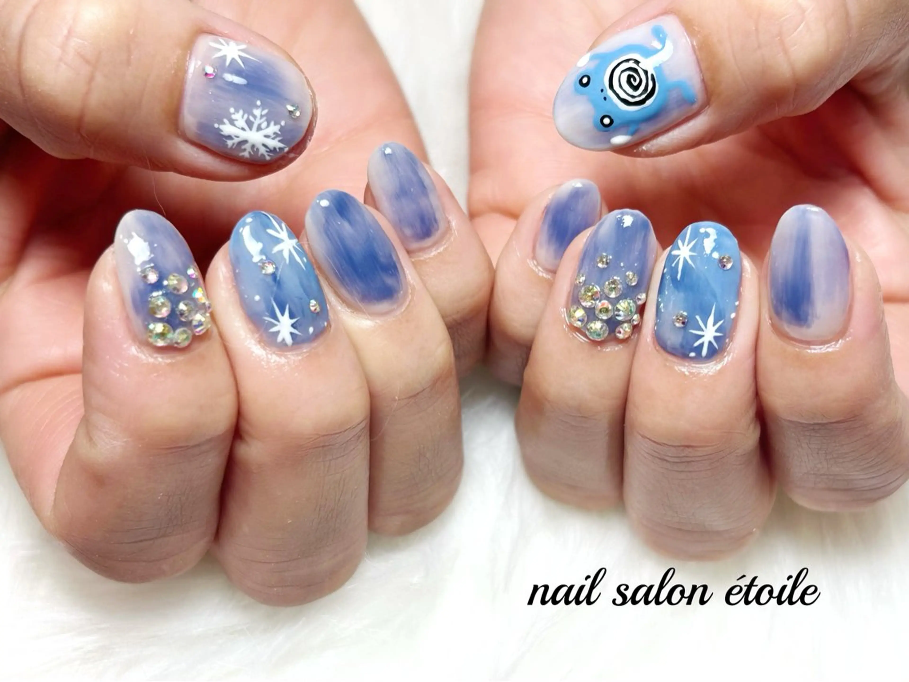 ネイル ブルー ニュアンスネイル ストーンネイル 冬ネイル ハンドネイル nail salon étoileのネイルデザイン