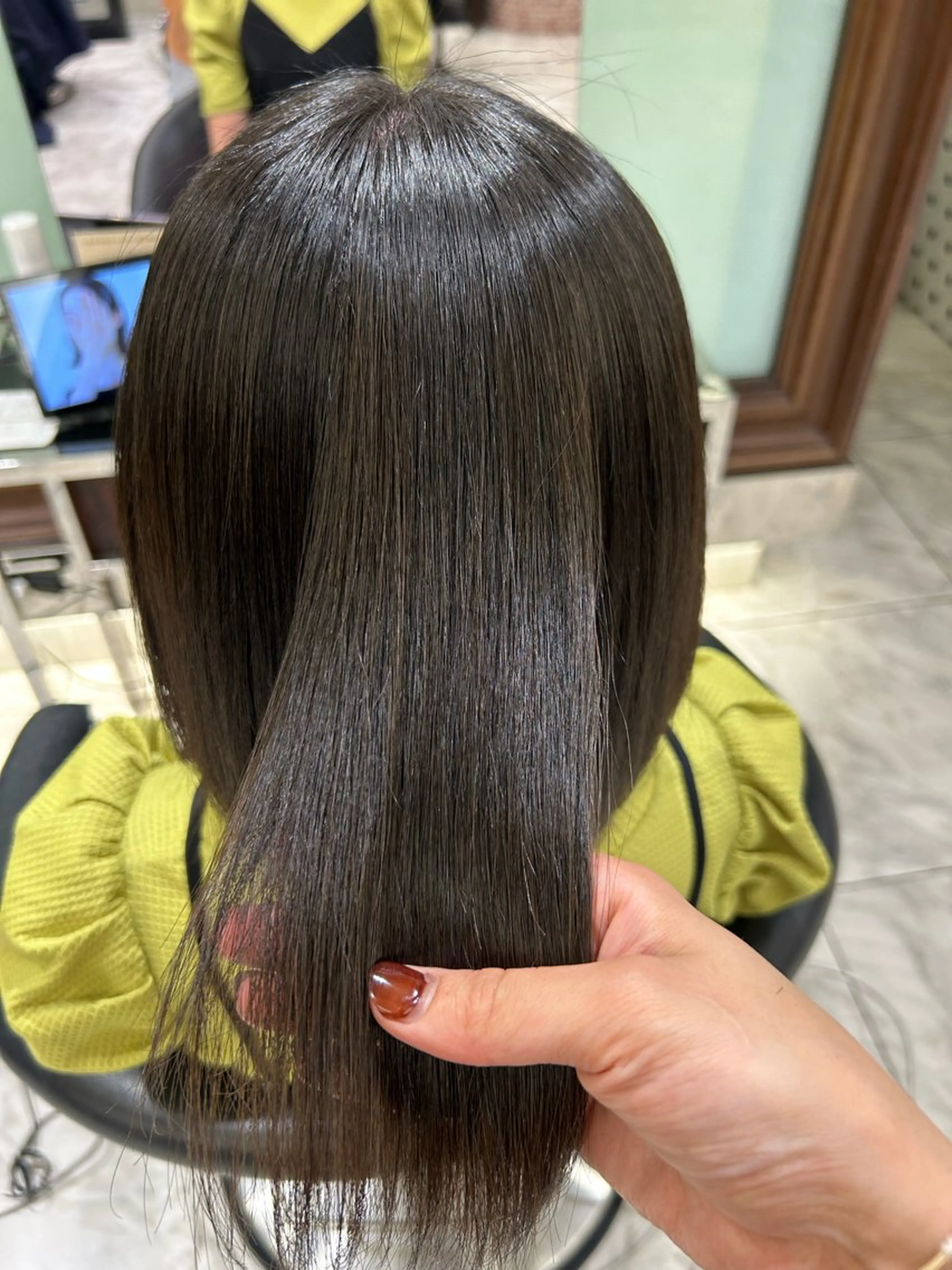 ミディアム カラー カット 縮毛矯正 コテ巻き風パーマ✨ 韓国ヘア🤎近下菜央のヘアスタイル