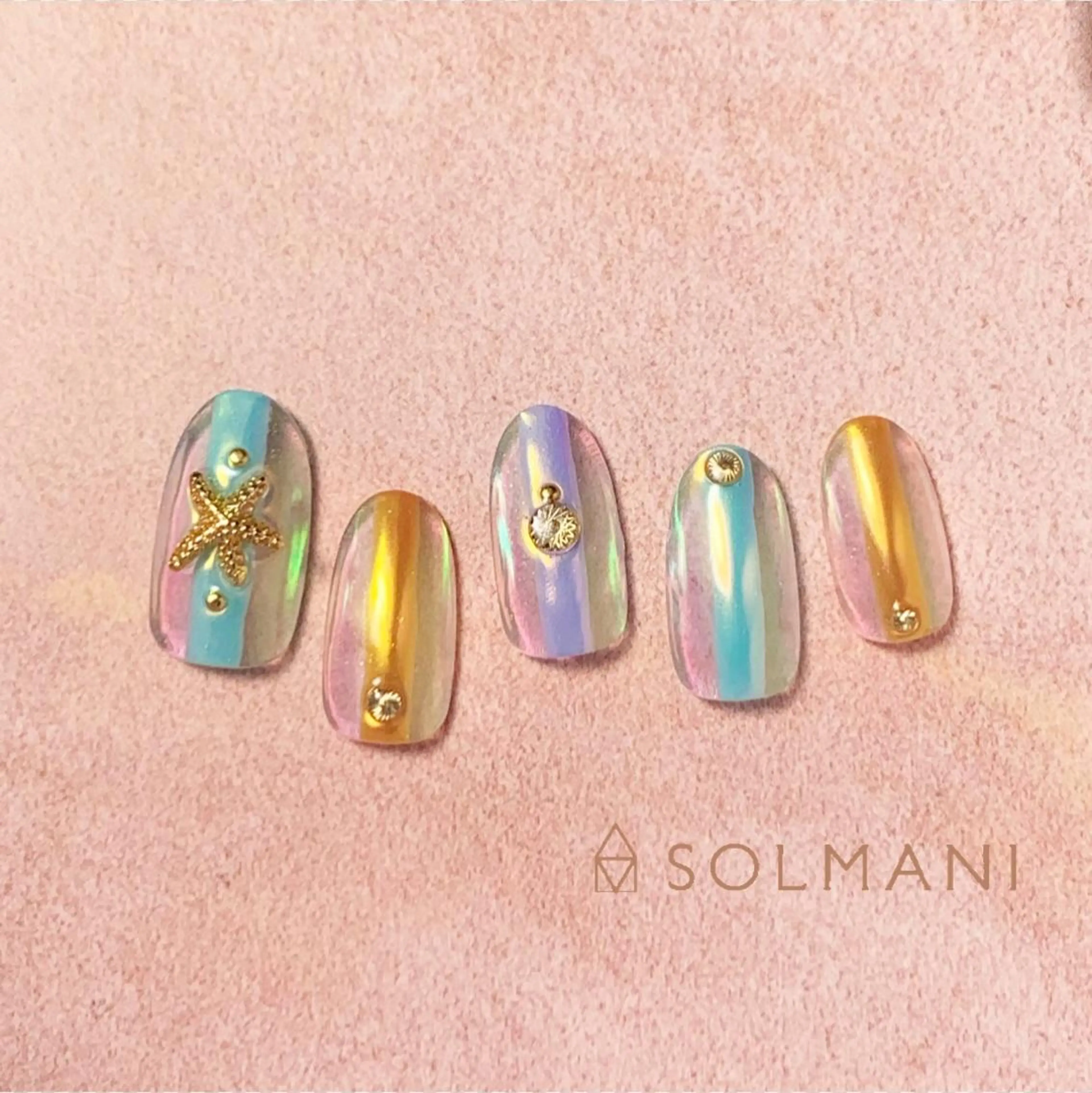 ネイル オーロラネイル SOLMANI 予約担当のネイルデザイン