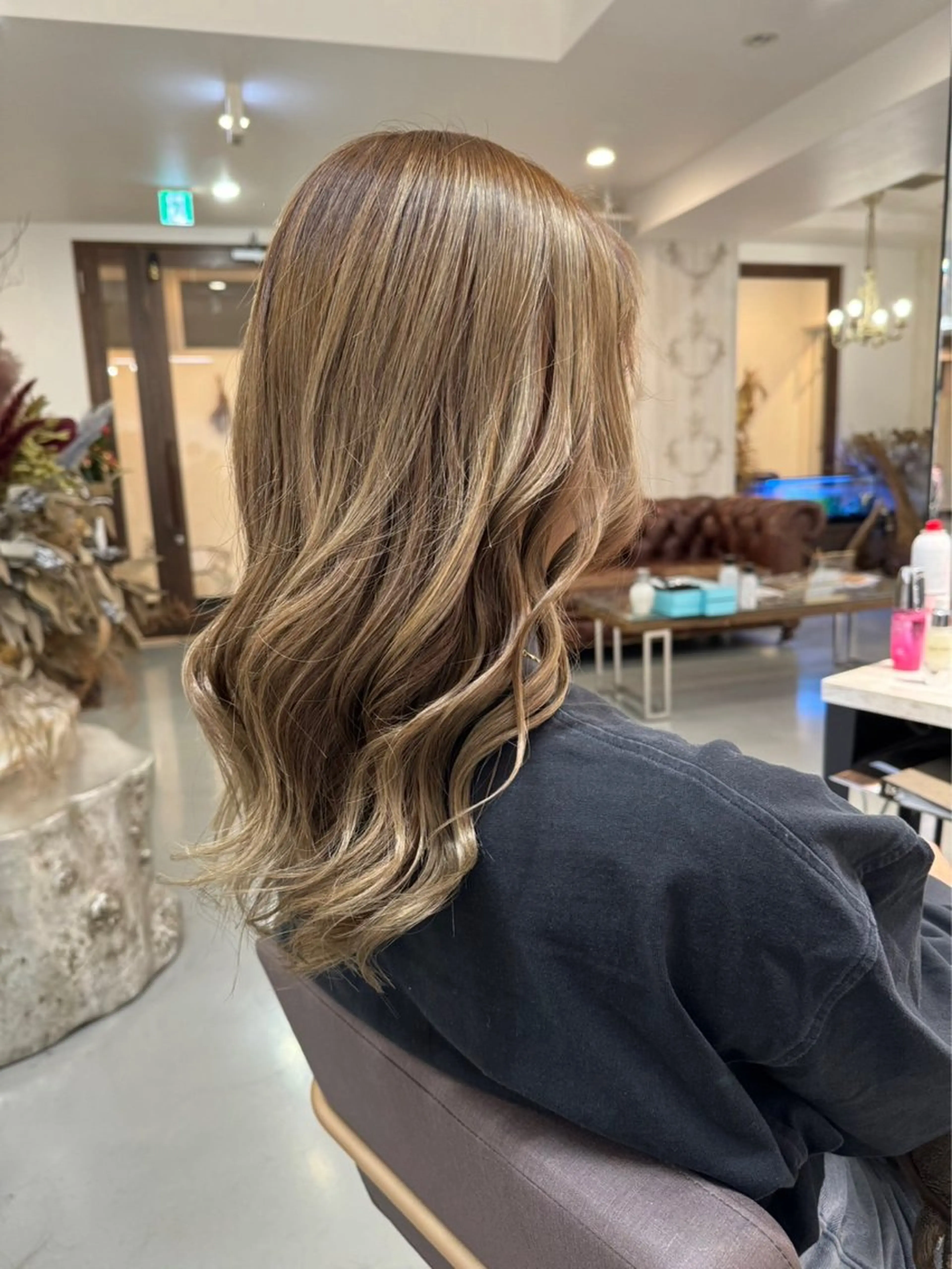 カラー ブリーチ ハイライトカラー ヘアカラー 🍀火曜以外予約⭕ 安藤澪央☘️のヘアスタイル