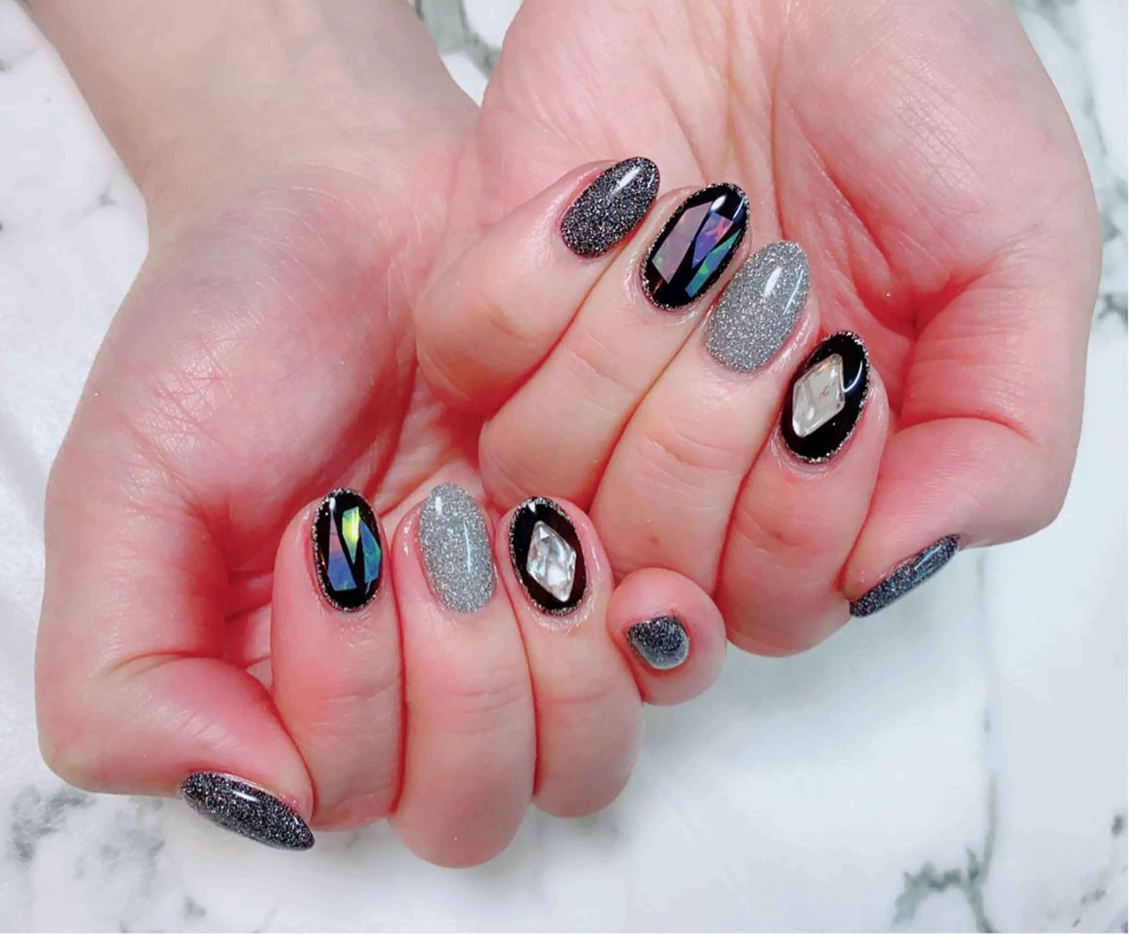 ロング カラー ネイル フラッシュネイル Q Free nailsのネイルデザイン