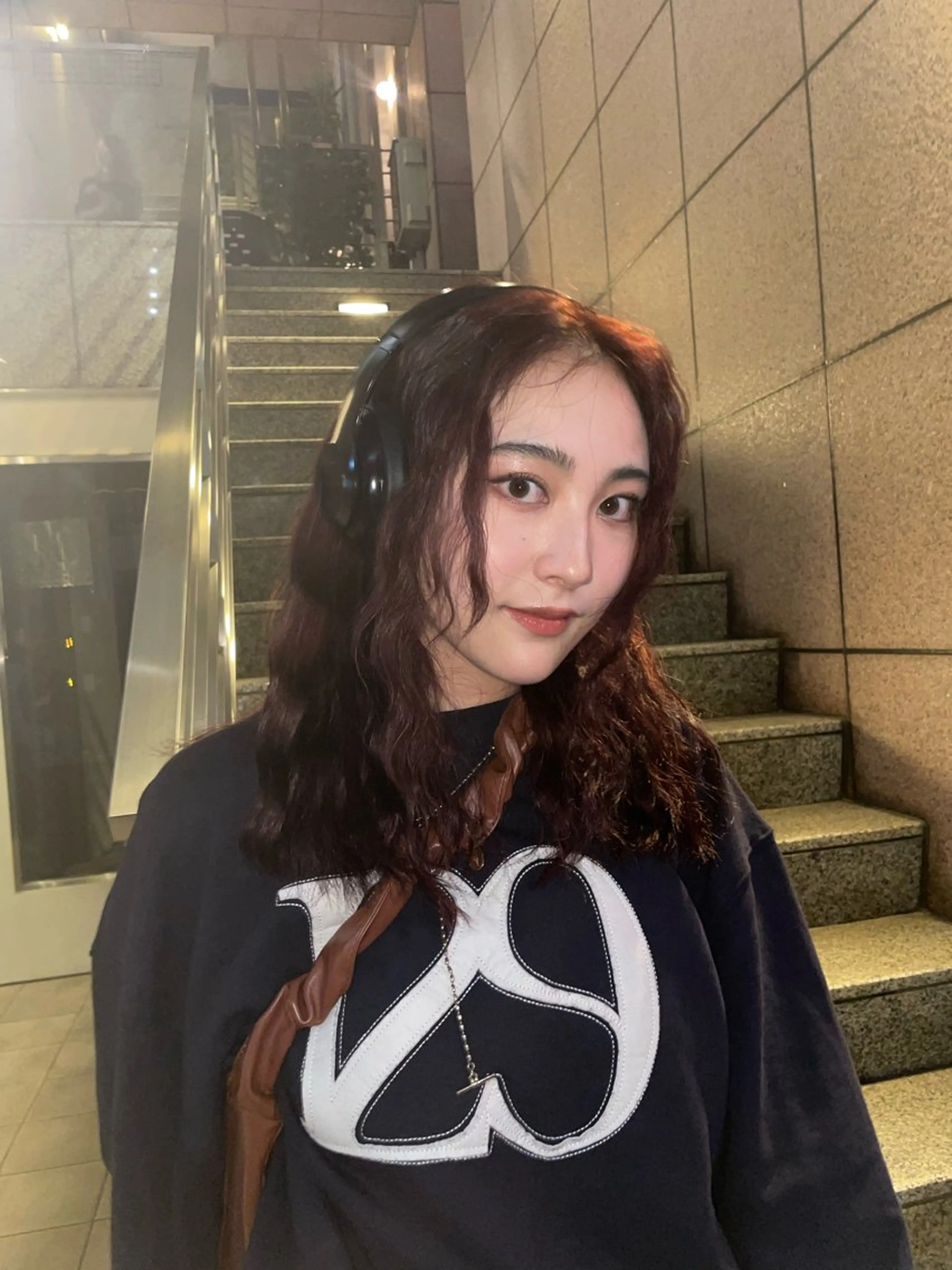 セミロング カラー ミルクティー× グレージュMOMOのヘアスタイル