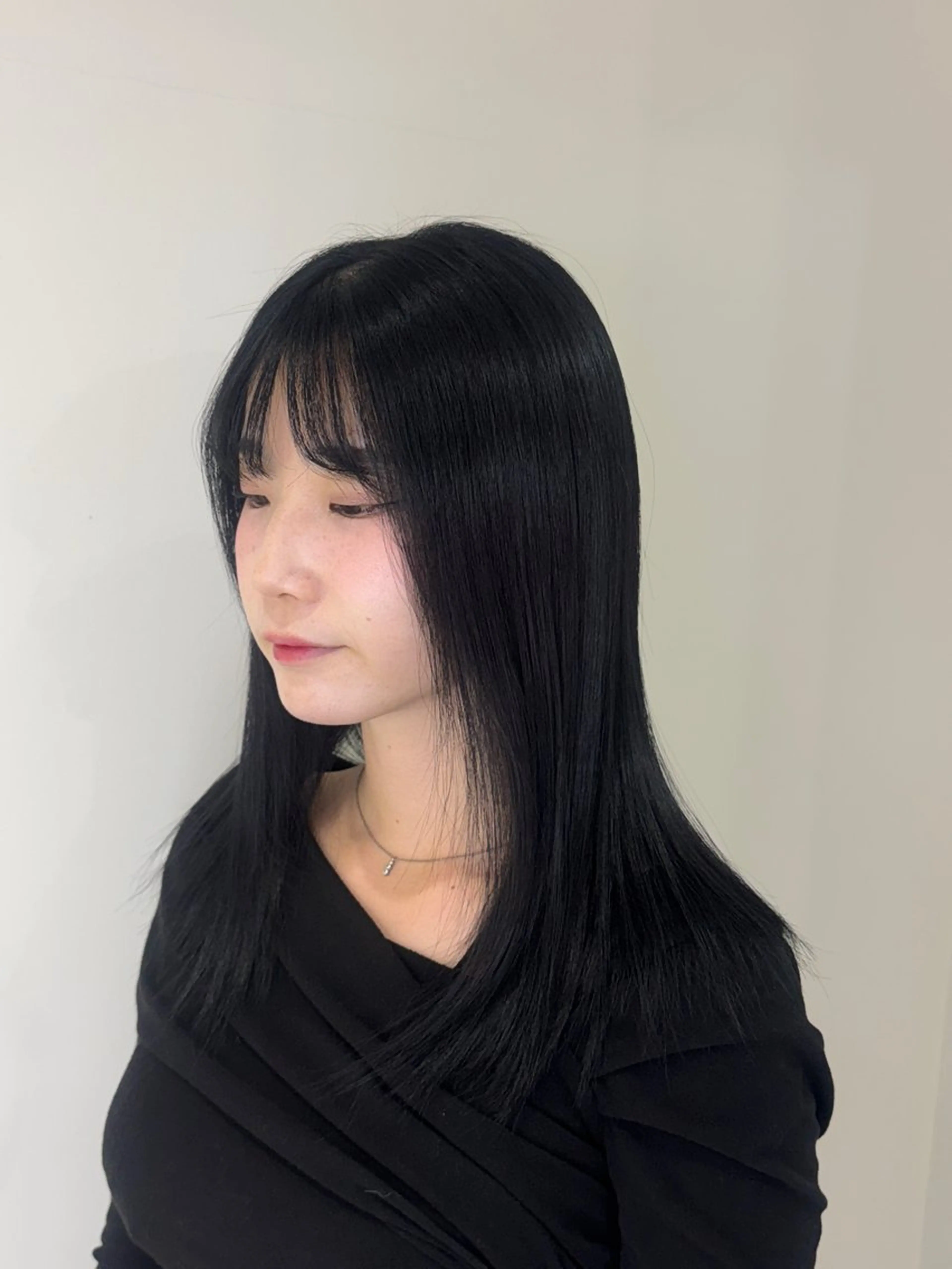 ミディアム カラー tomona 𝜗𝜚のヘアスタイル