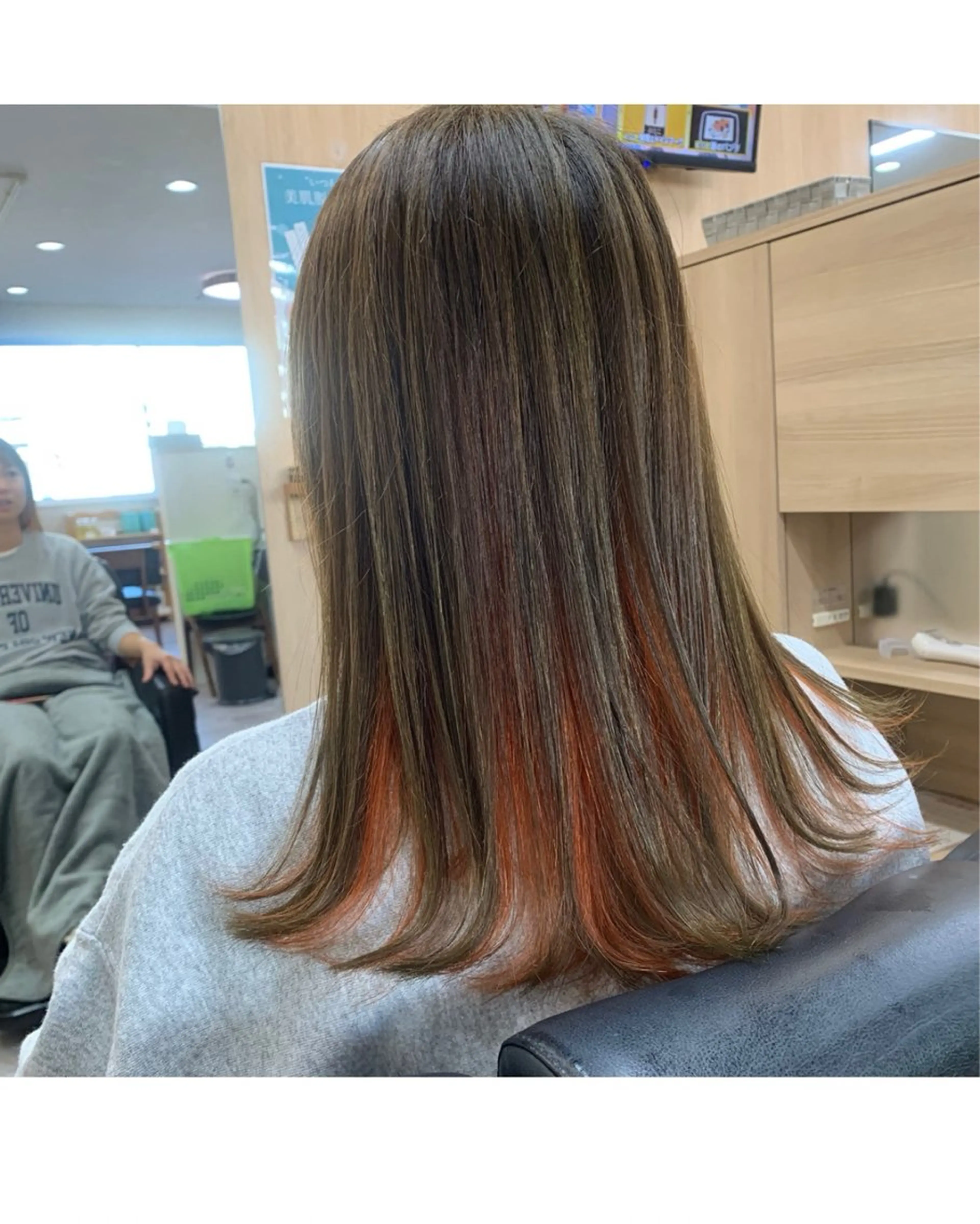 セミロング カラー ブリーチ オレンジ Merry byヘアーサロン曽我所属・曽我 夏生のヘアスタイル