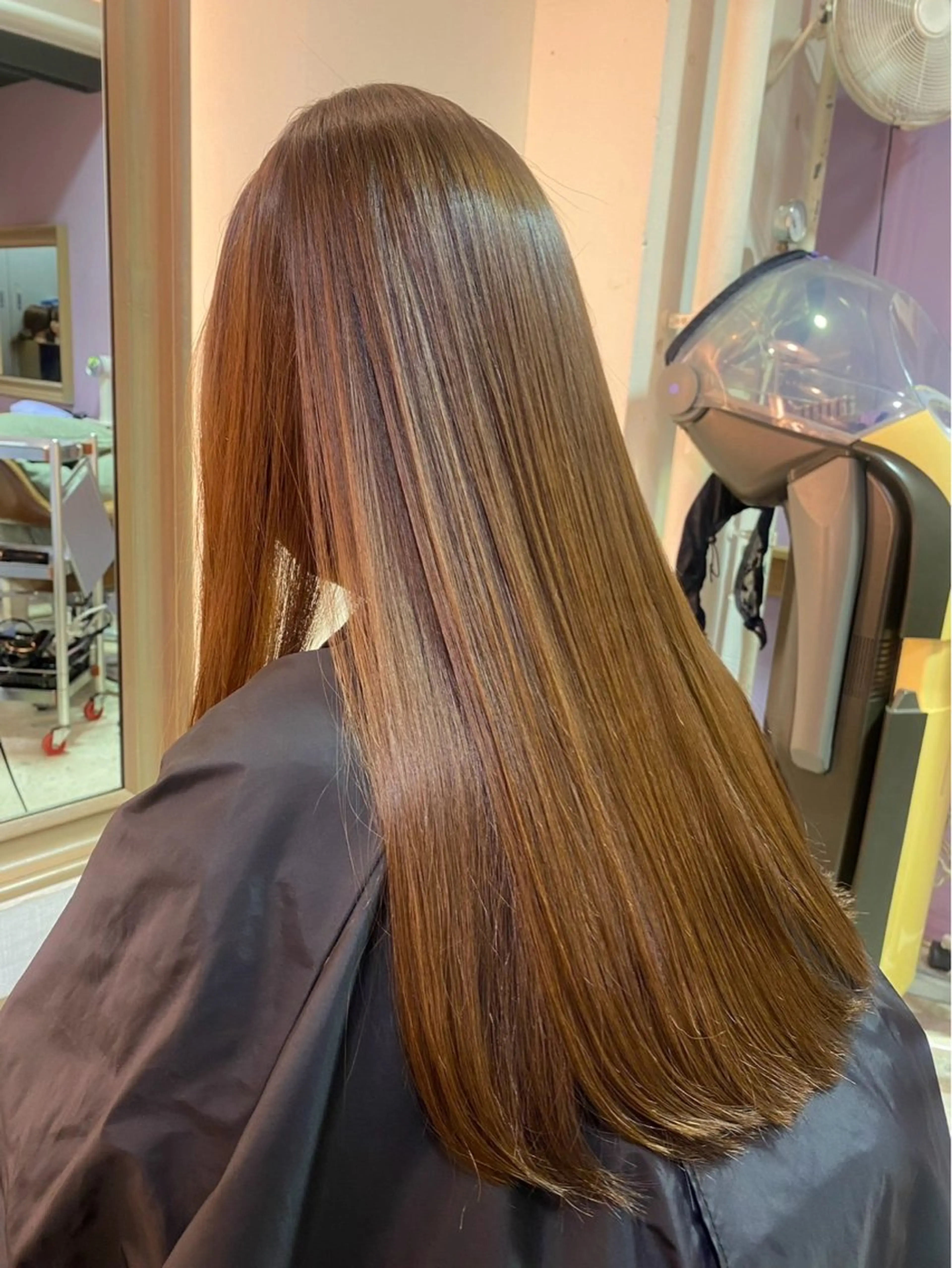 ロング タツキ／レイヤー／ パーマ／艶カラーのヘアスタイル