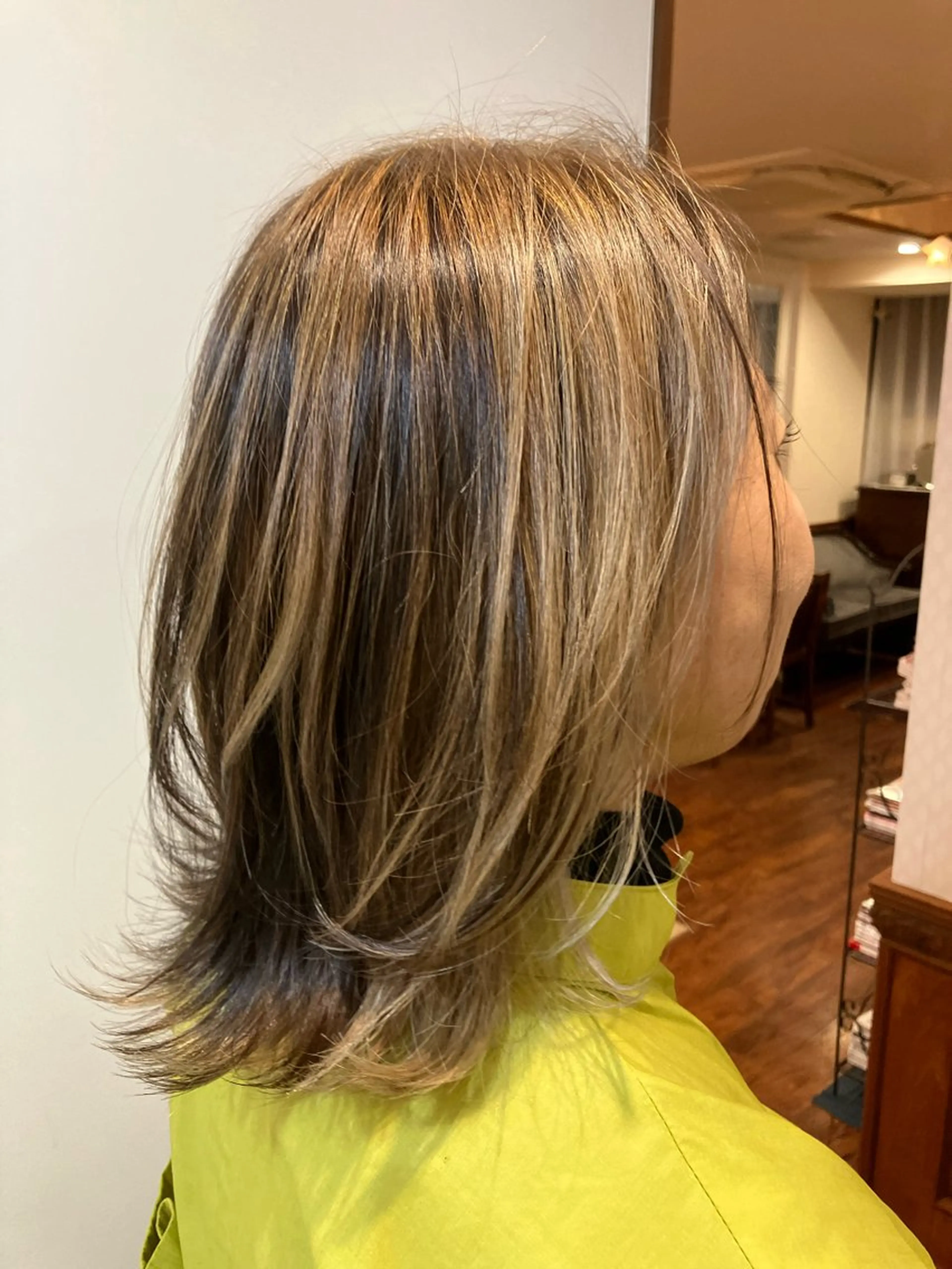 セミロング ハイライト 外ハネヘア OVER  SEAオーバーシー所属・森 陽子のマツエク・マツパデザイン