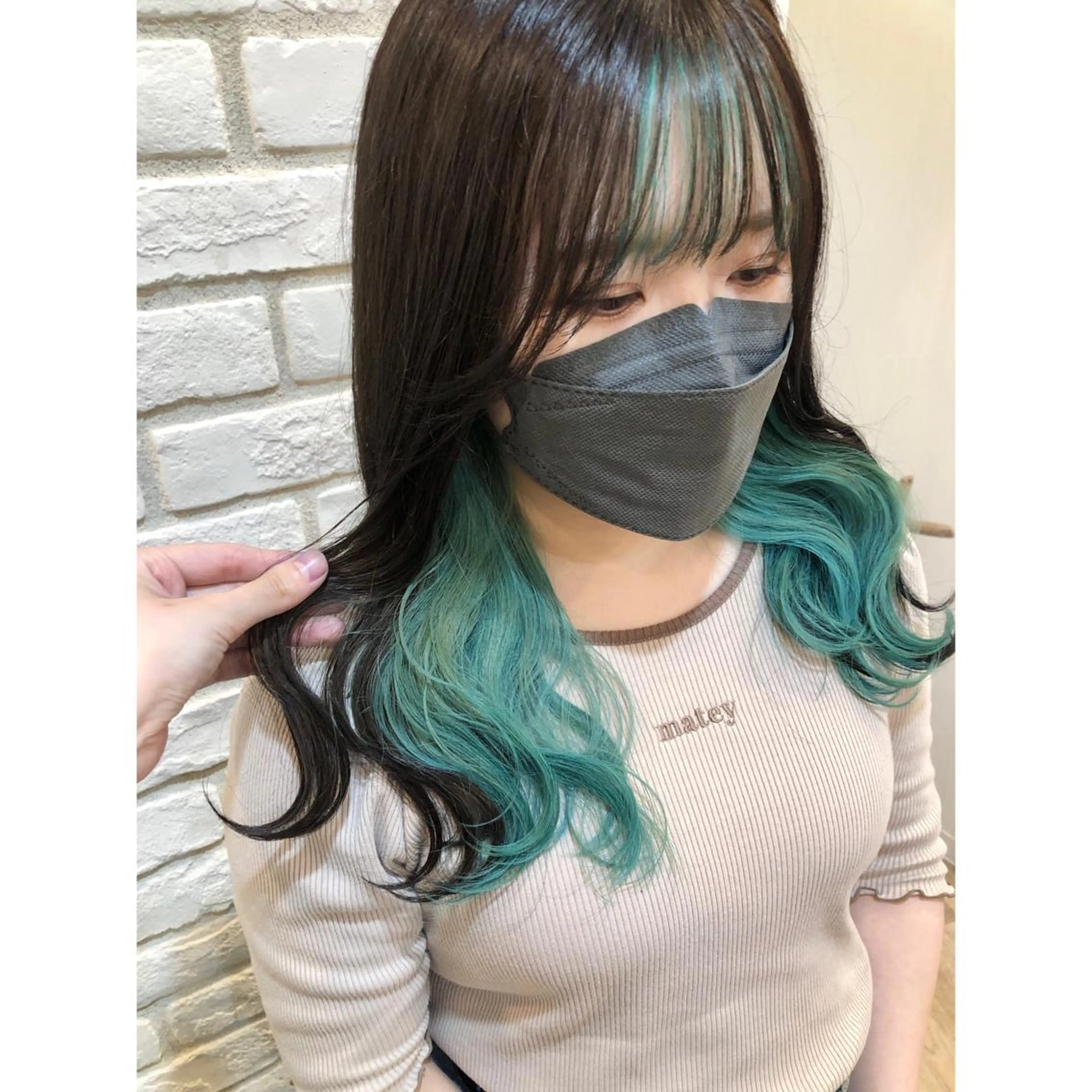 セミロング カラー インナーカラー 推しカラー✨ オタク美容師ユウカのヘアスタイル