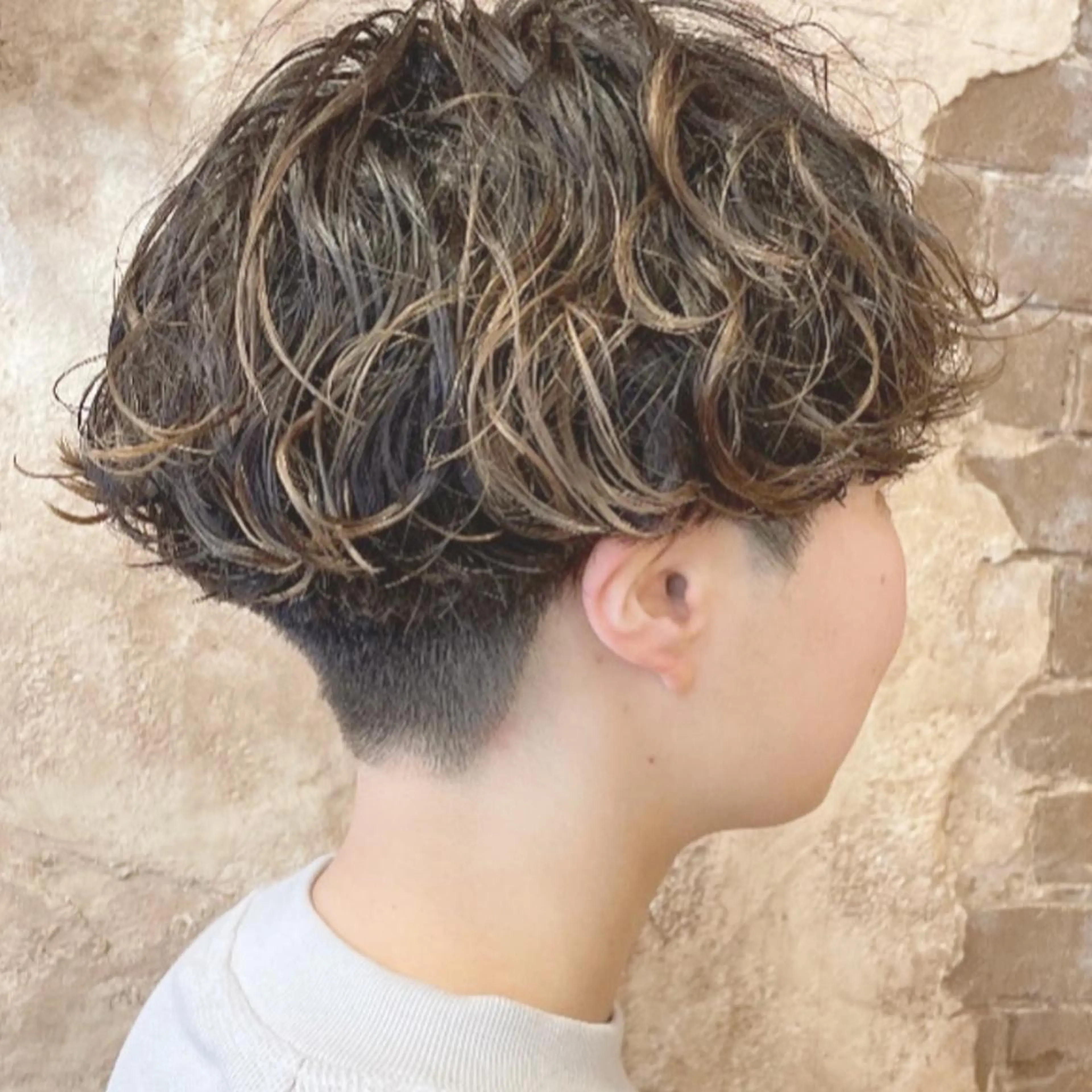 ショート パーマ カット パーマ ブリーチ、パーマ 西部笑のヘアスタイル