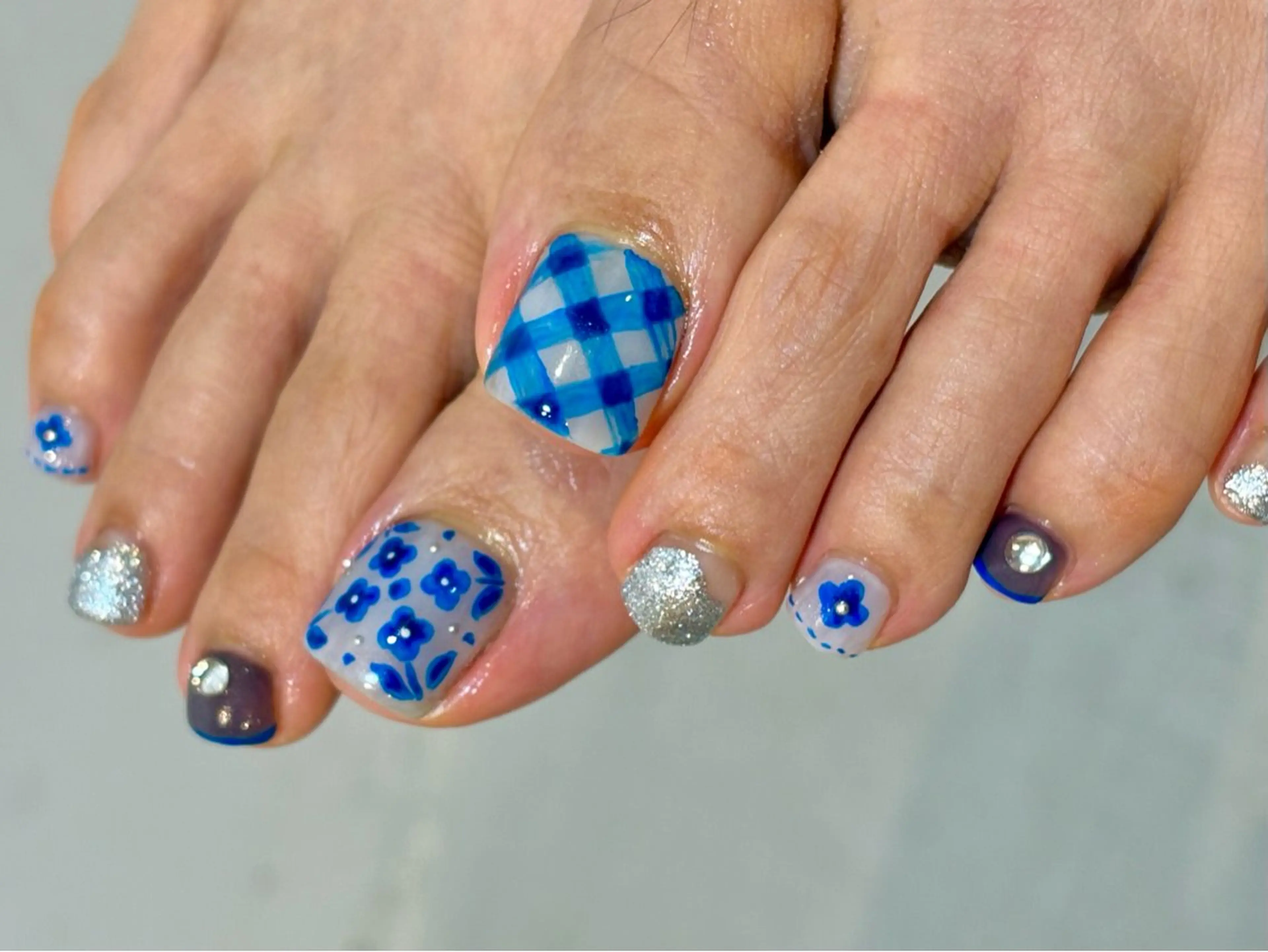 ネイル ジェルネイル ストーンネイル フットネイル FIORITURA Maikoのネイルデザイン