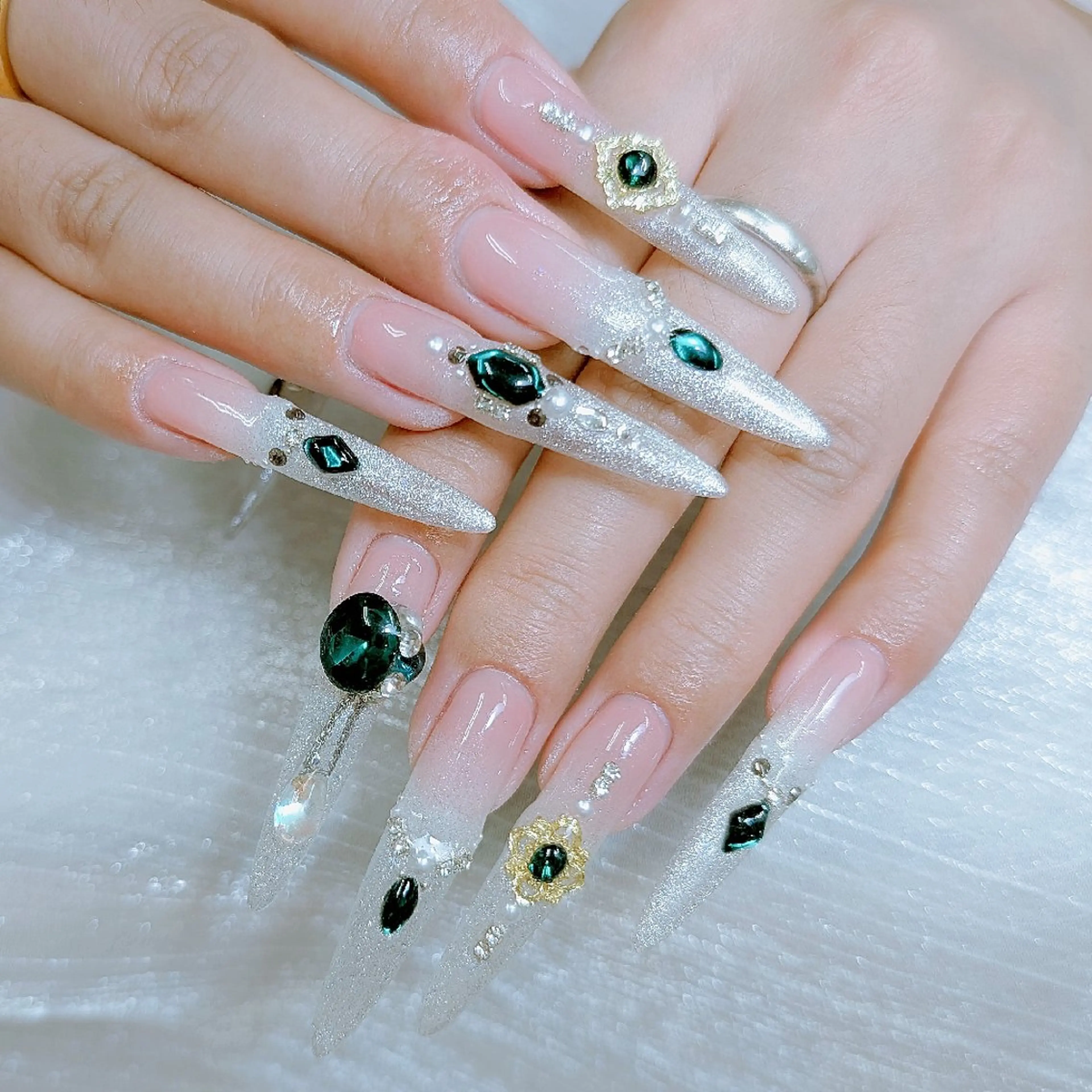 ロング フローラネイルエステ所属・Nail Nailのネイルデザイン