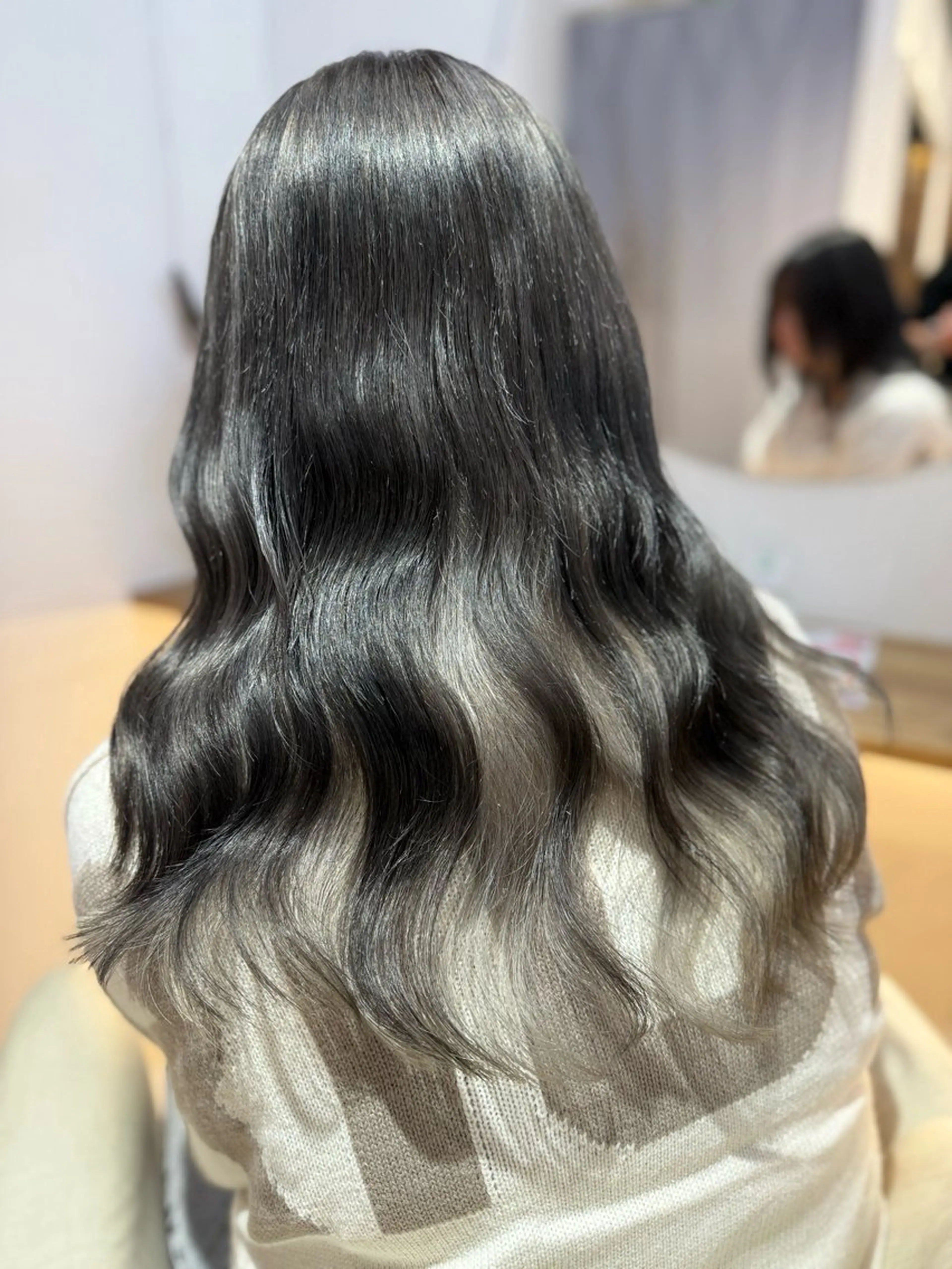 セミロング カラー ASAHI Lovisのヘアスタイル