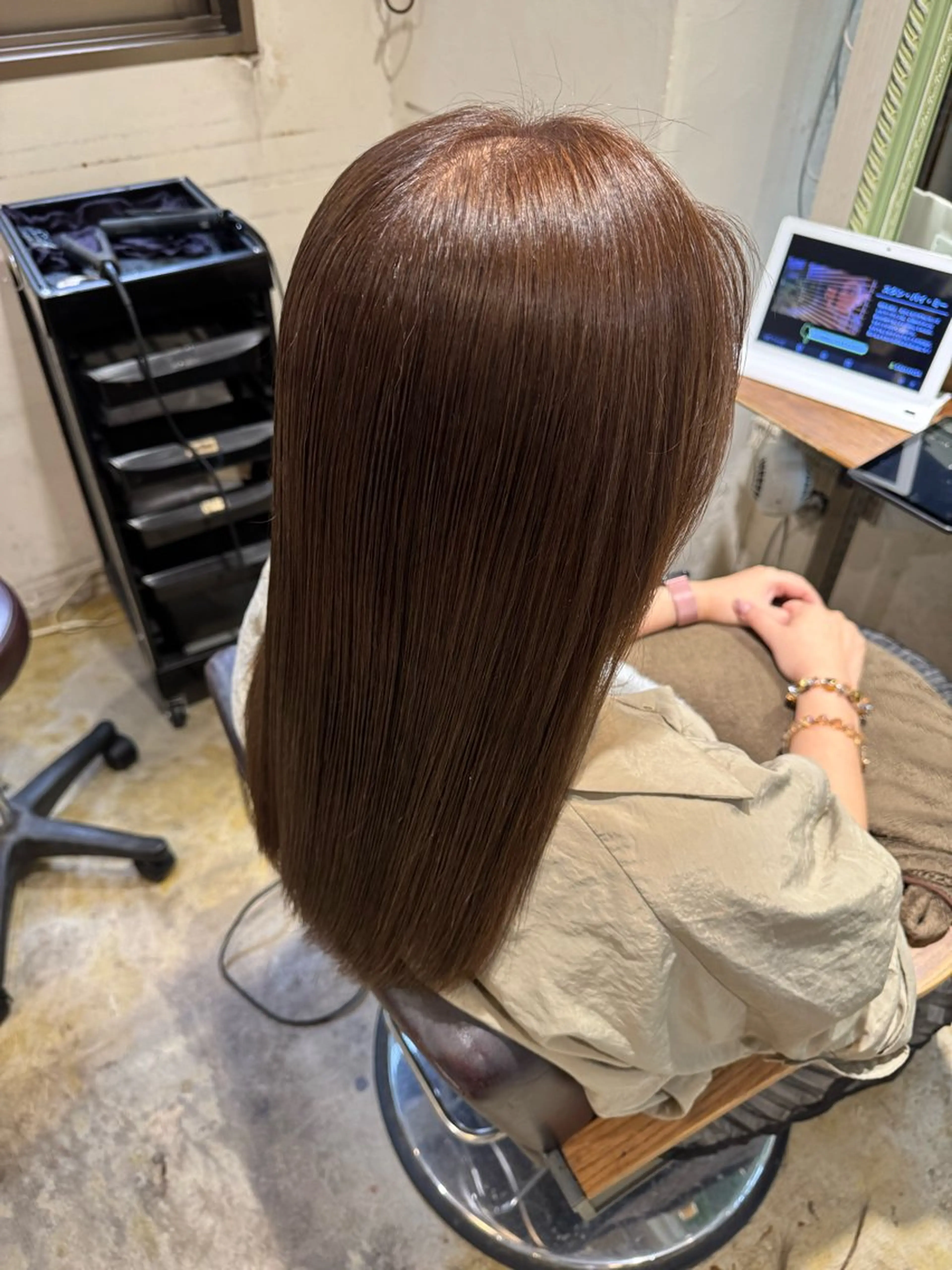 セミロング 横松 ゆかりのヘアスタイル