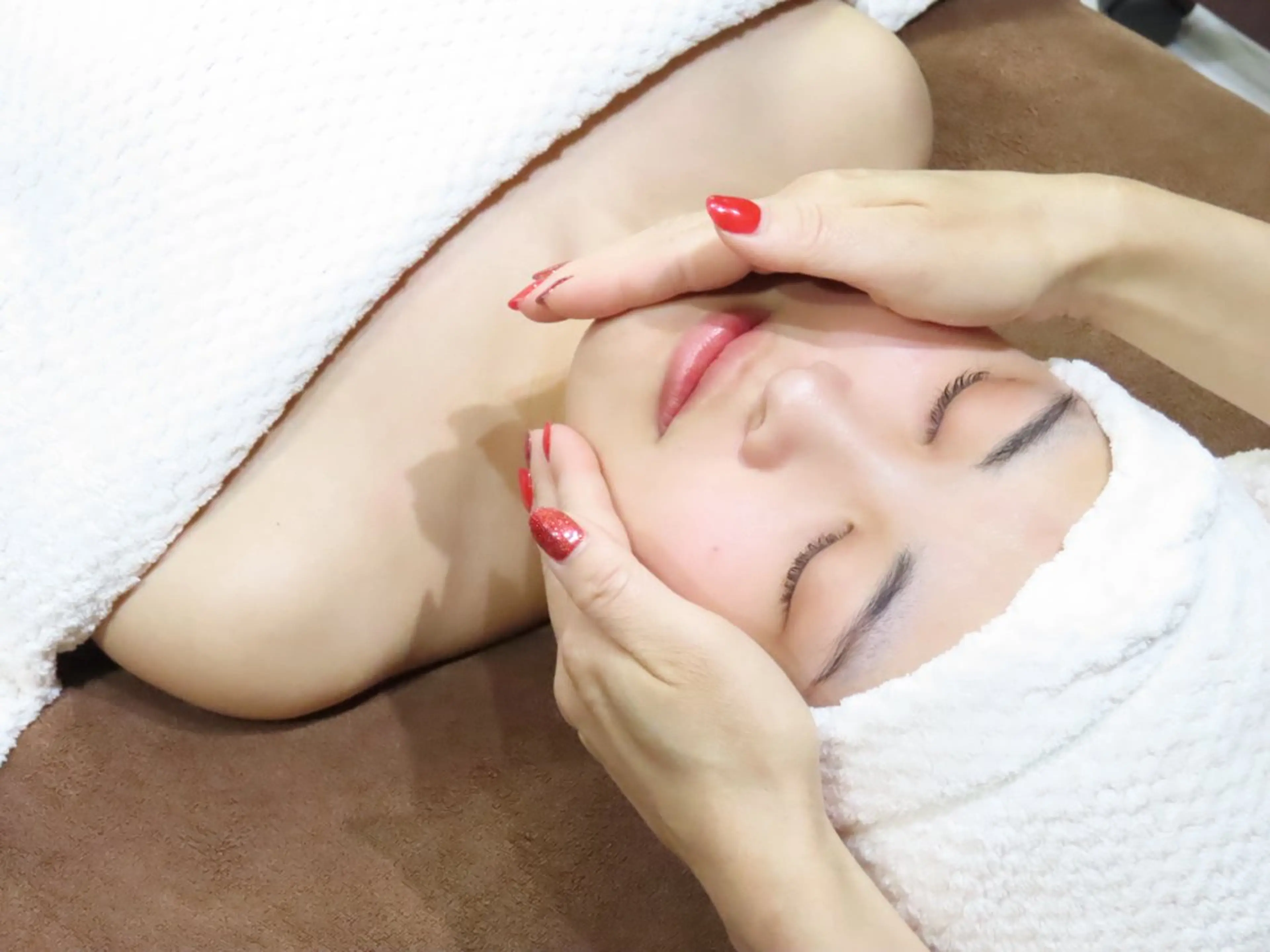 【くすみ・シミ・毛穴開き改善・美白】生ビタミンCエステ60分の写真