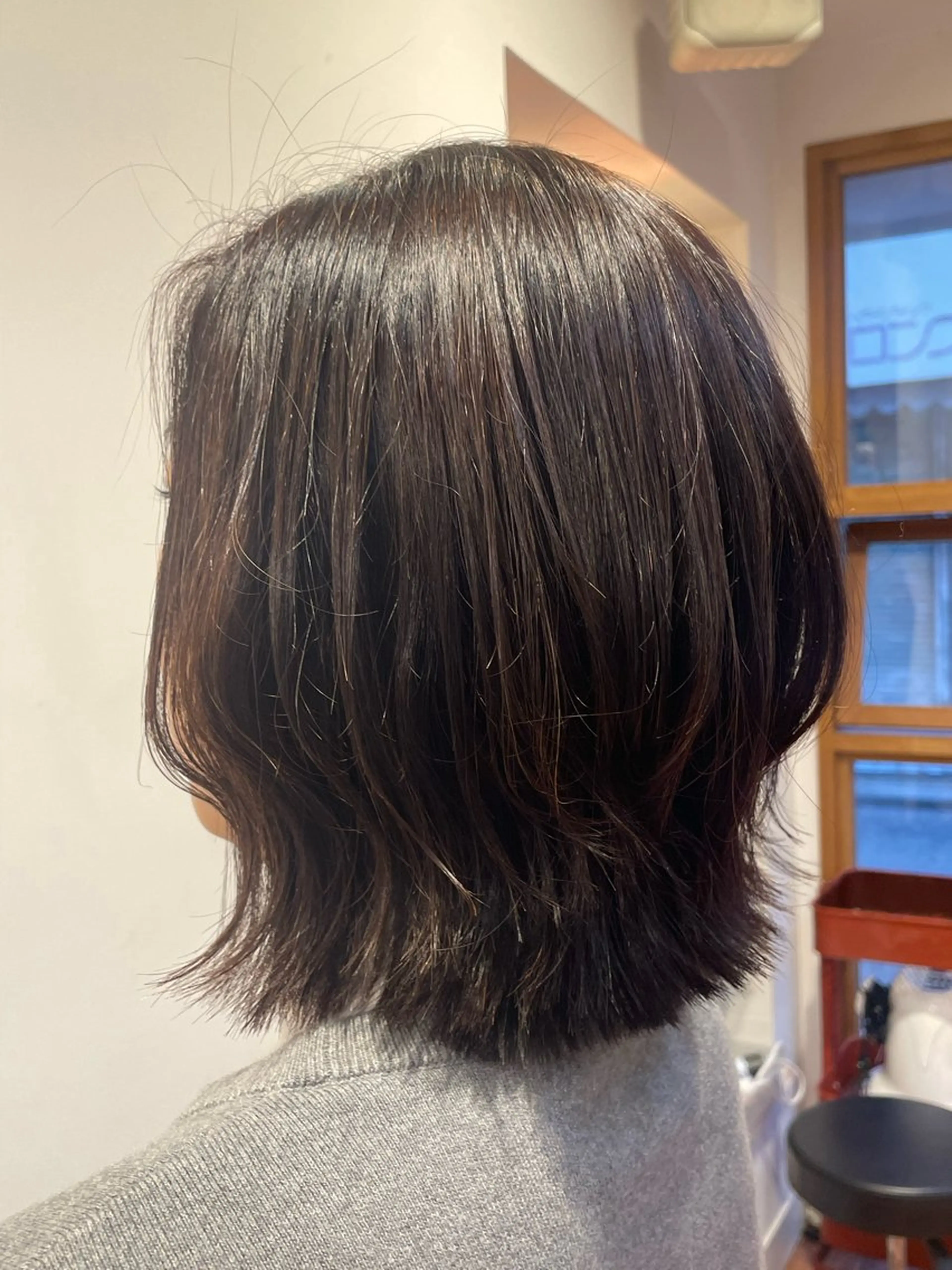 ミディアム くびれヘア くびれレイヤー レイヤーカット 坂元 心愛のヘアスタイル