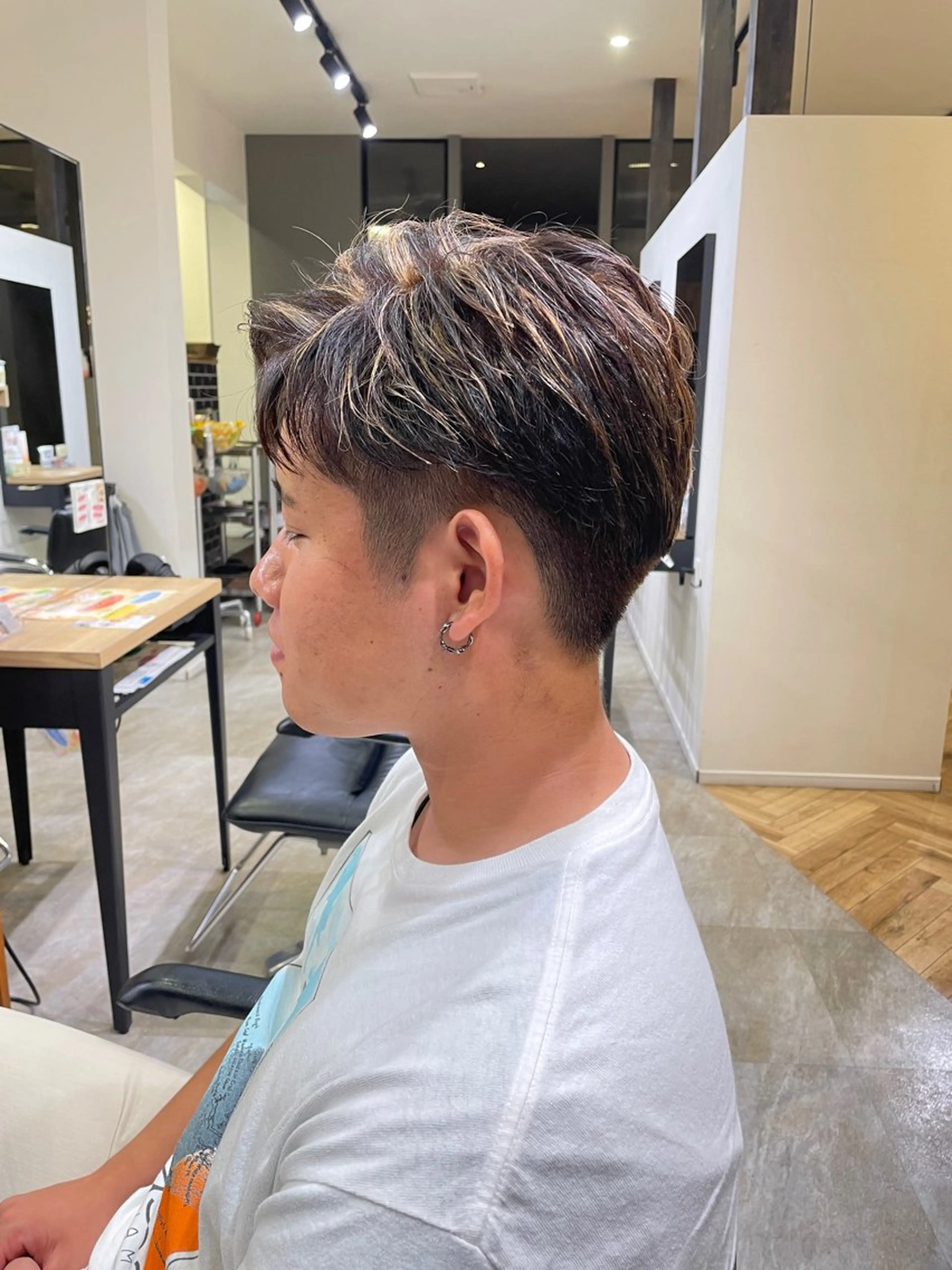 カラー メンズ メンズブリーチ メンズハイライト ブリーチ ハイライトカラー こころ🎀 カラーモデル様募集中のヘアスタイル