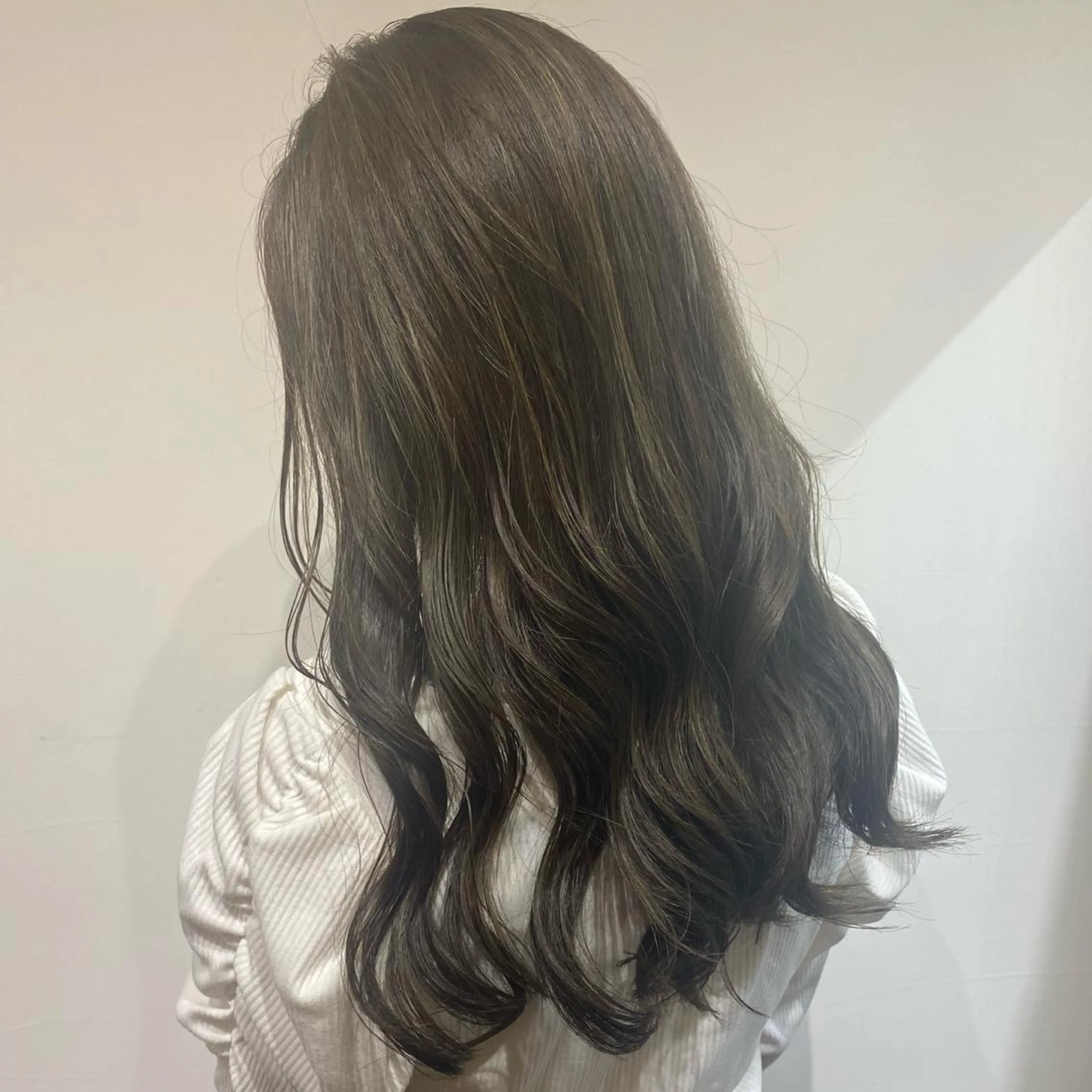 ロング カラー バレイヤージュ ブリーチ ケアブリーチ ダブルカラー イヤリングカラー 韓国ヘア特化 💟 ララア 💟のヘアスタイル