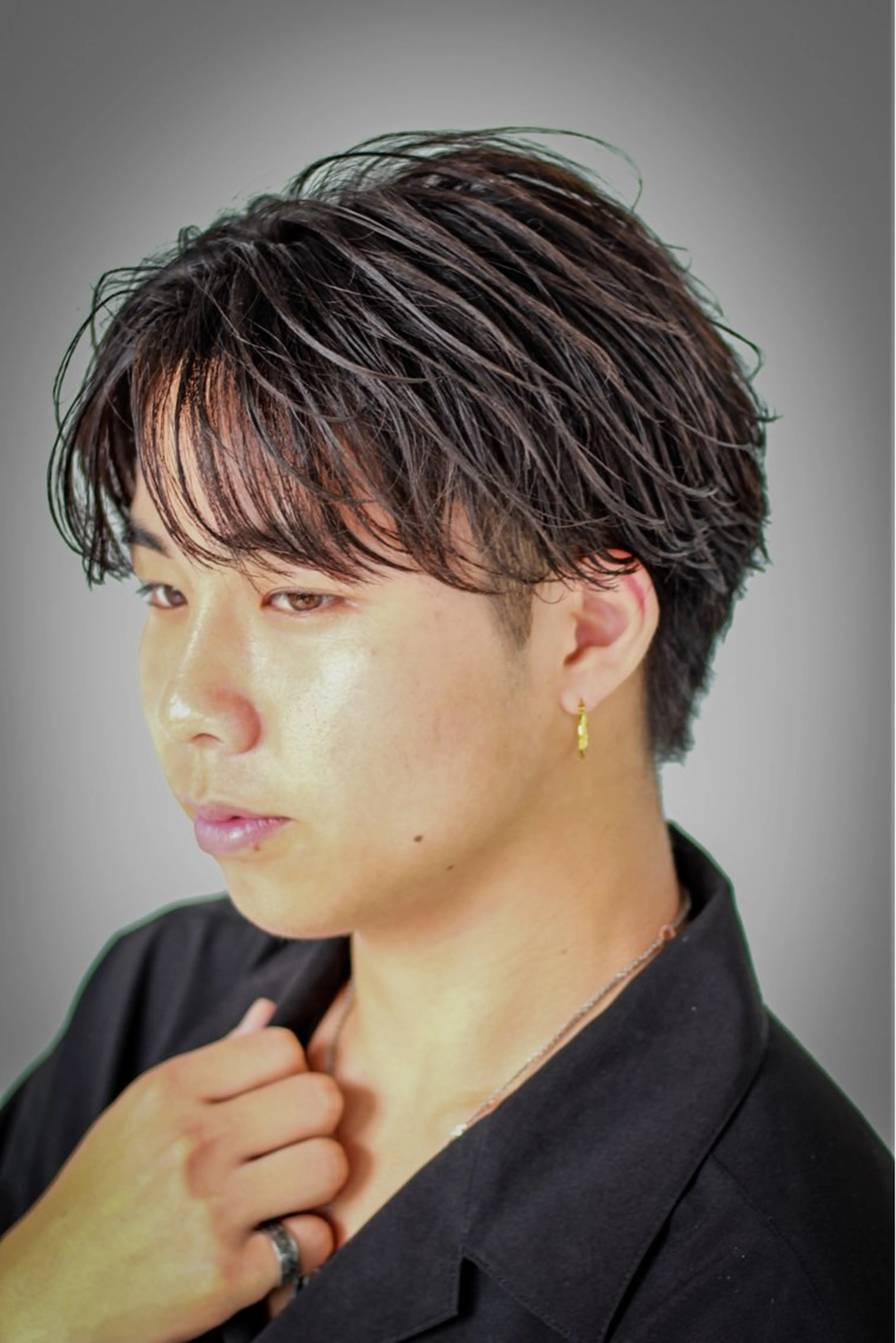 ミディアム パーマ メンズ ミディアムパーマ フェザーパーマ メンズパーマ カット パーマ 湘南のパーマ職人 🔥清水琉葵🔥のヘアスタイル