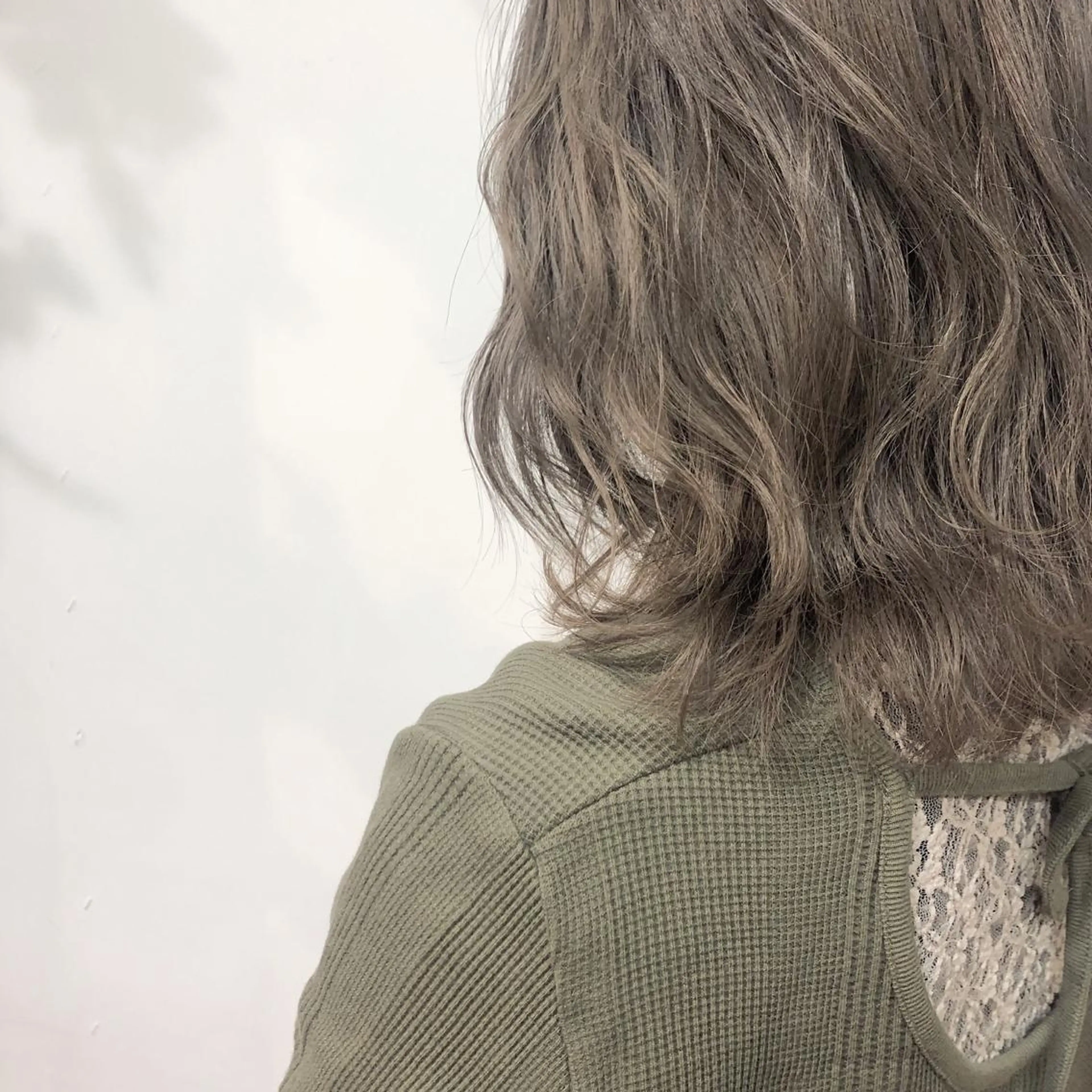 ミディアム カラー ブリーチ ヘアカラー トリートメント レイヤー/顔周り /AKARIのヘアスタイル