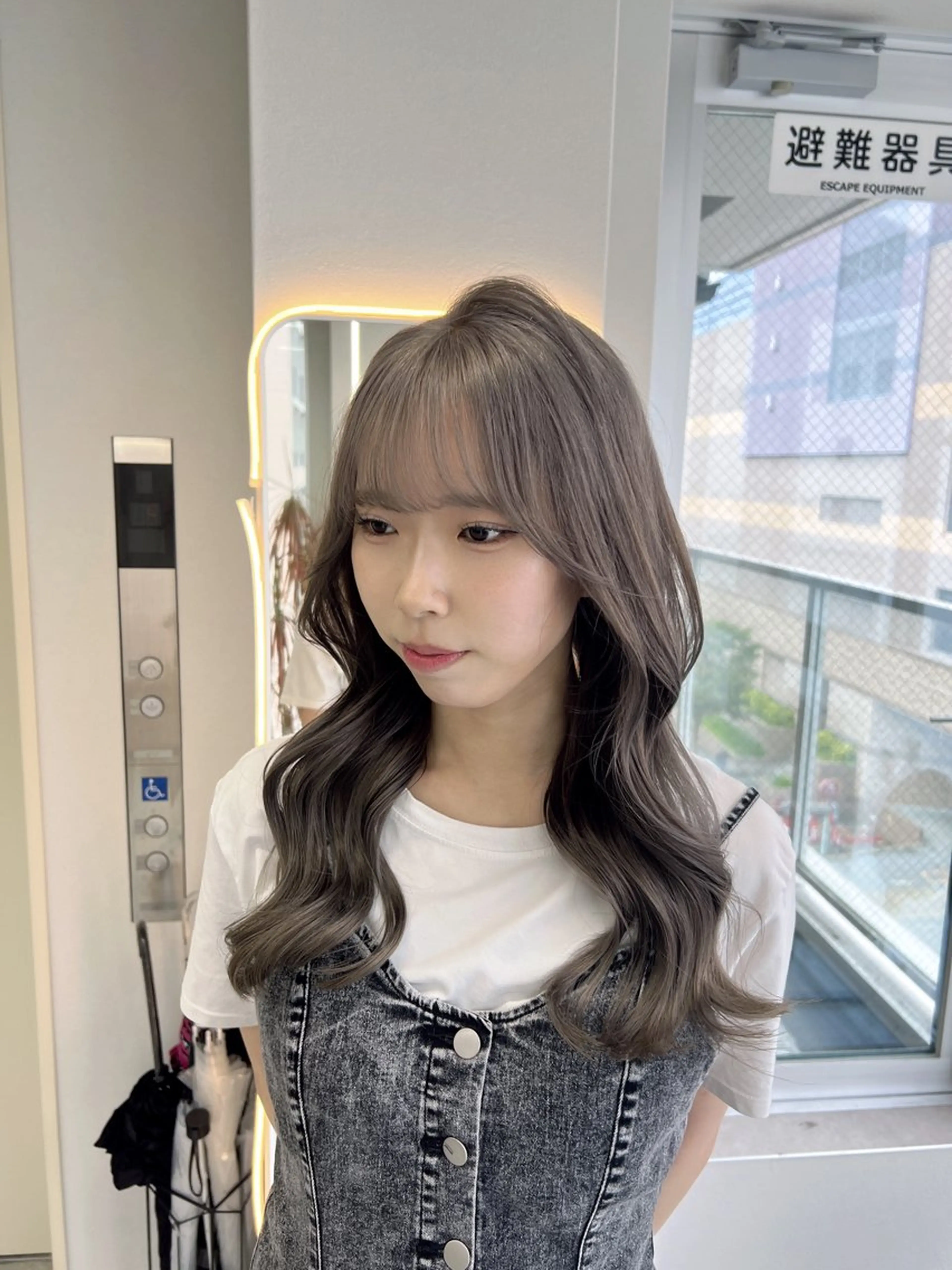 ロング ヘアカラー maya レイヤーカットのヘアスタイル