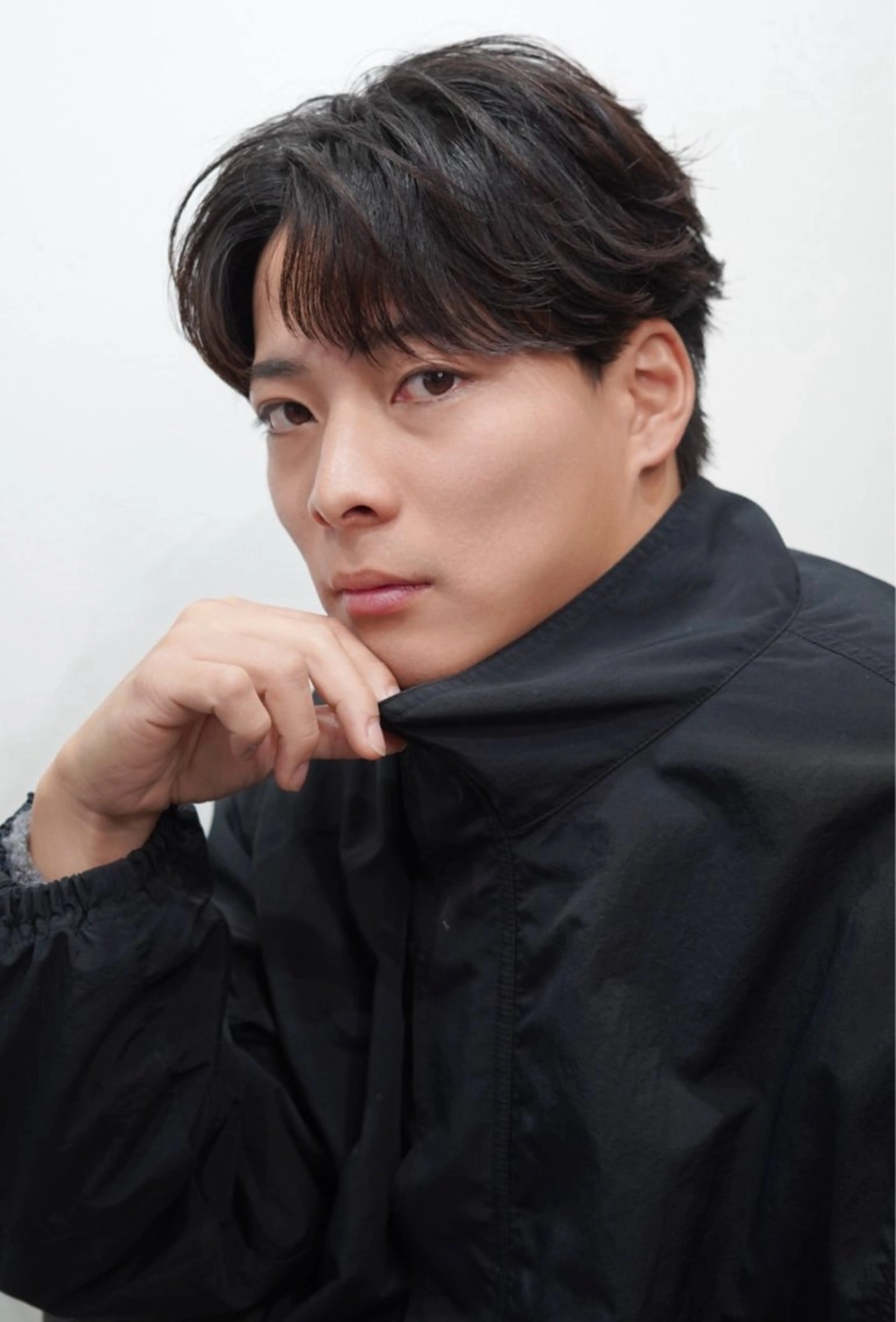 ショート カラー パーマ メンズ センターパート ダウンパーマ フェードカット フェザーパーマ メンズハイライト MEN'S salon HYPE 三宮メンズカット/眉毛ワックス/【メンズサロン　ハイプサンノミヤ】所属・本日空あり三宮駅1分 メンズサロンハイプのヘアスタイル