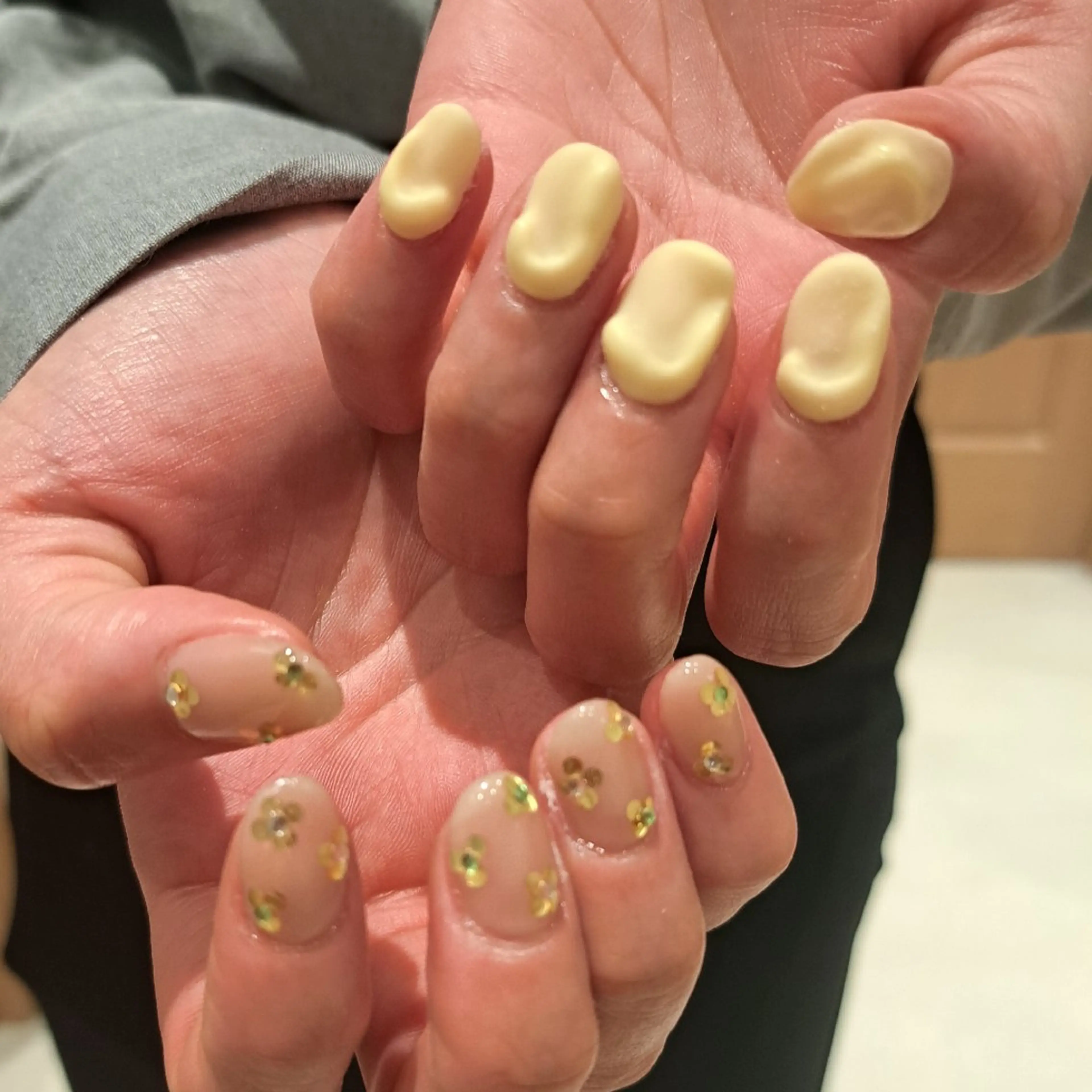 ネイル アートネイル ジェルネイル 持ち込み ぷっくりネイル 黄色 Nail mood /アートし放題のネイルデザイン