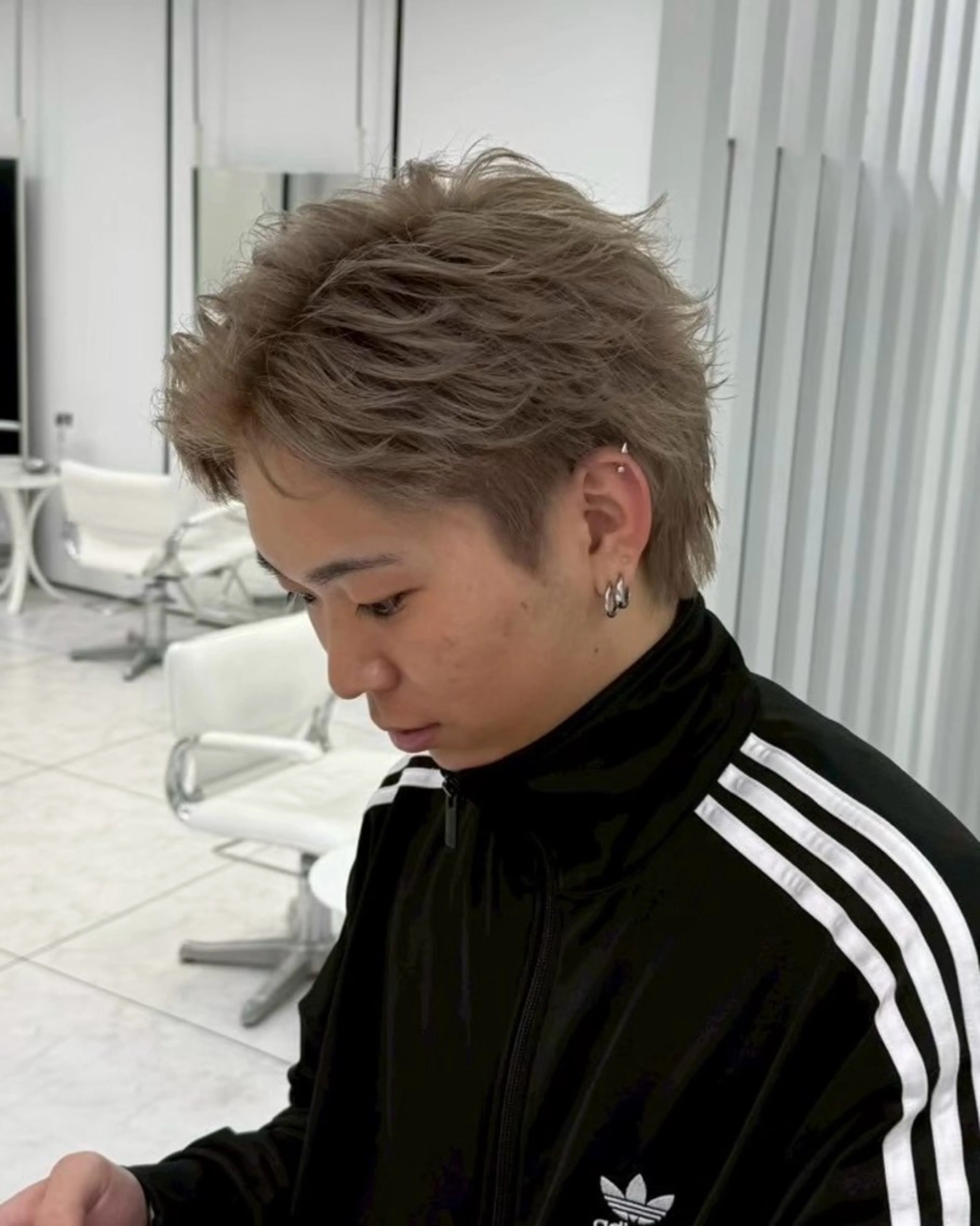 ショート カラー パーマ メンズ メンズブリーチ メンズハイトーン ベージュカラー ブリーチ ハイトーンカラー Ace men's salon 岡崎店所属・水谷 璃温のヘアスタイル