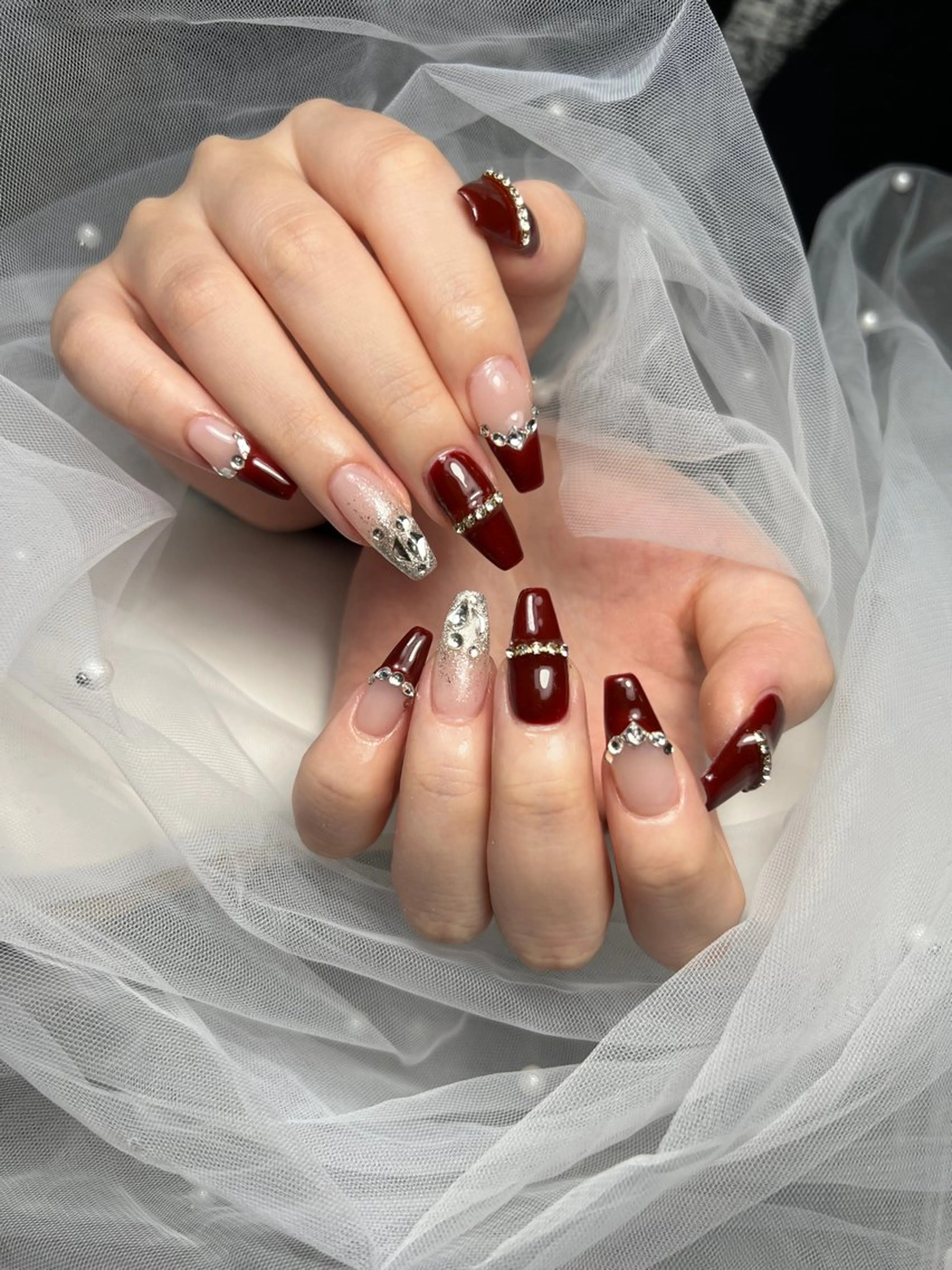 ネイル アートネイル オーロラネイル チークネイル 長さ出し フットネイル ハンドネイル ハンドケア Mio_ Noiranailのネイルデザイン