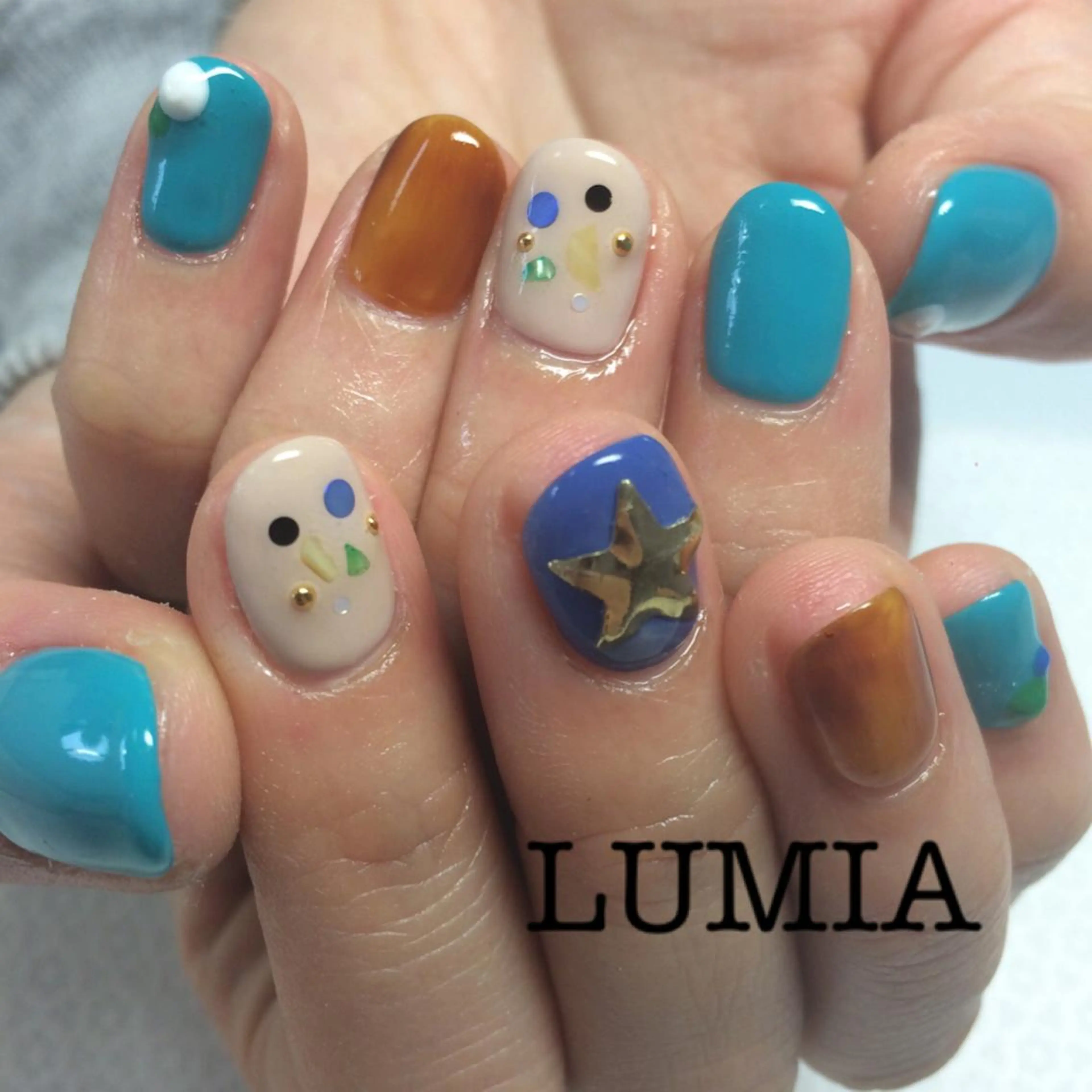 ネイル アートネイル ストーンネイル Emu Nailのネイルデザイン