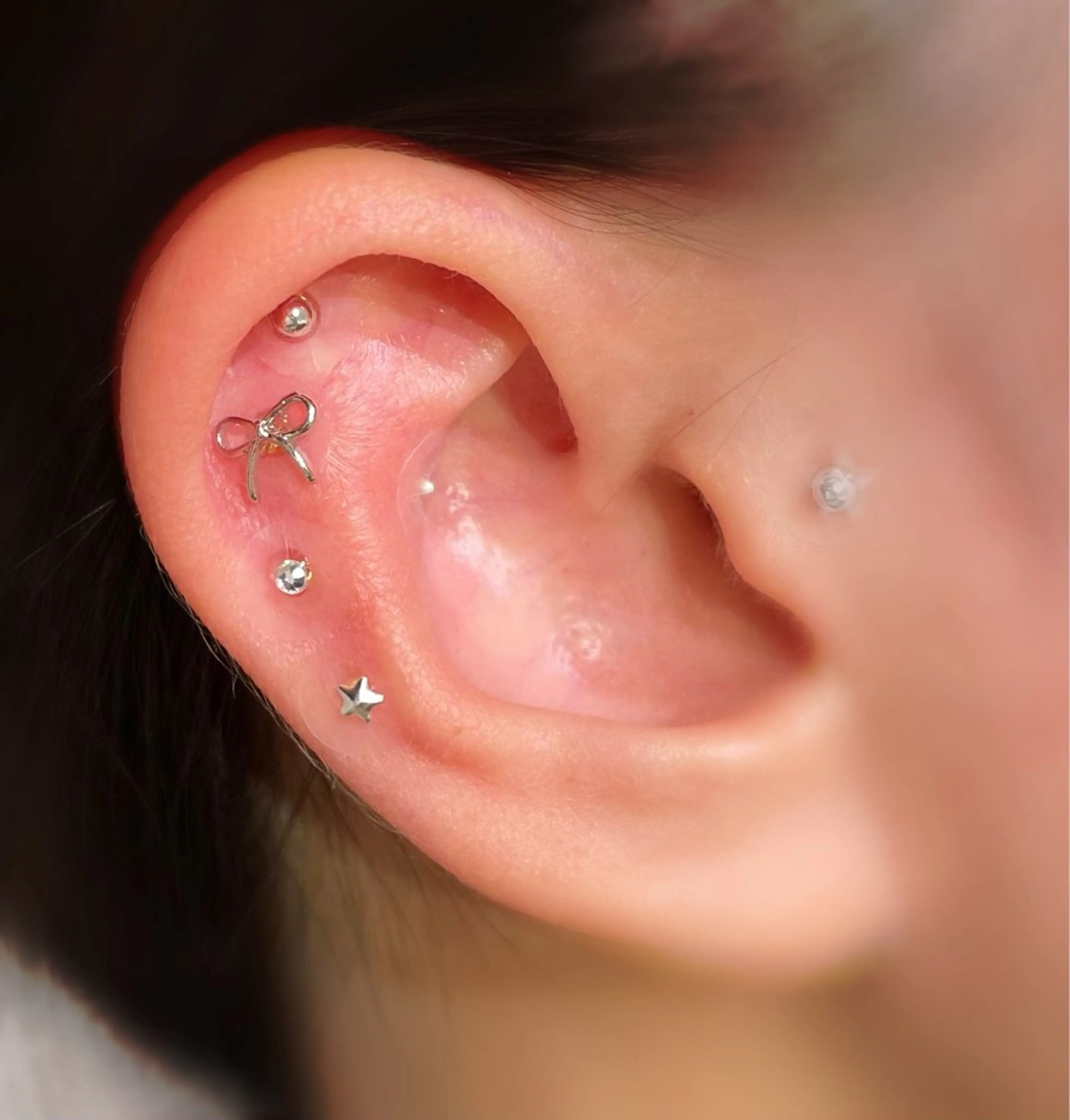 耳つぼジュエリー12粒まで♡の写真