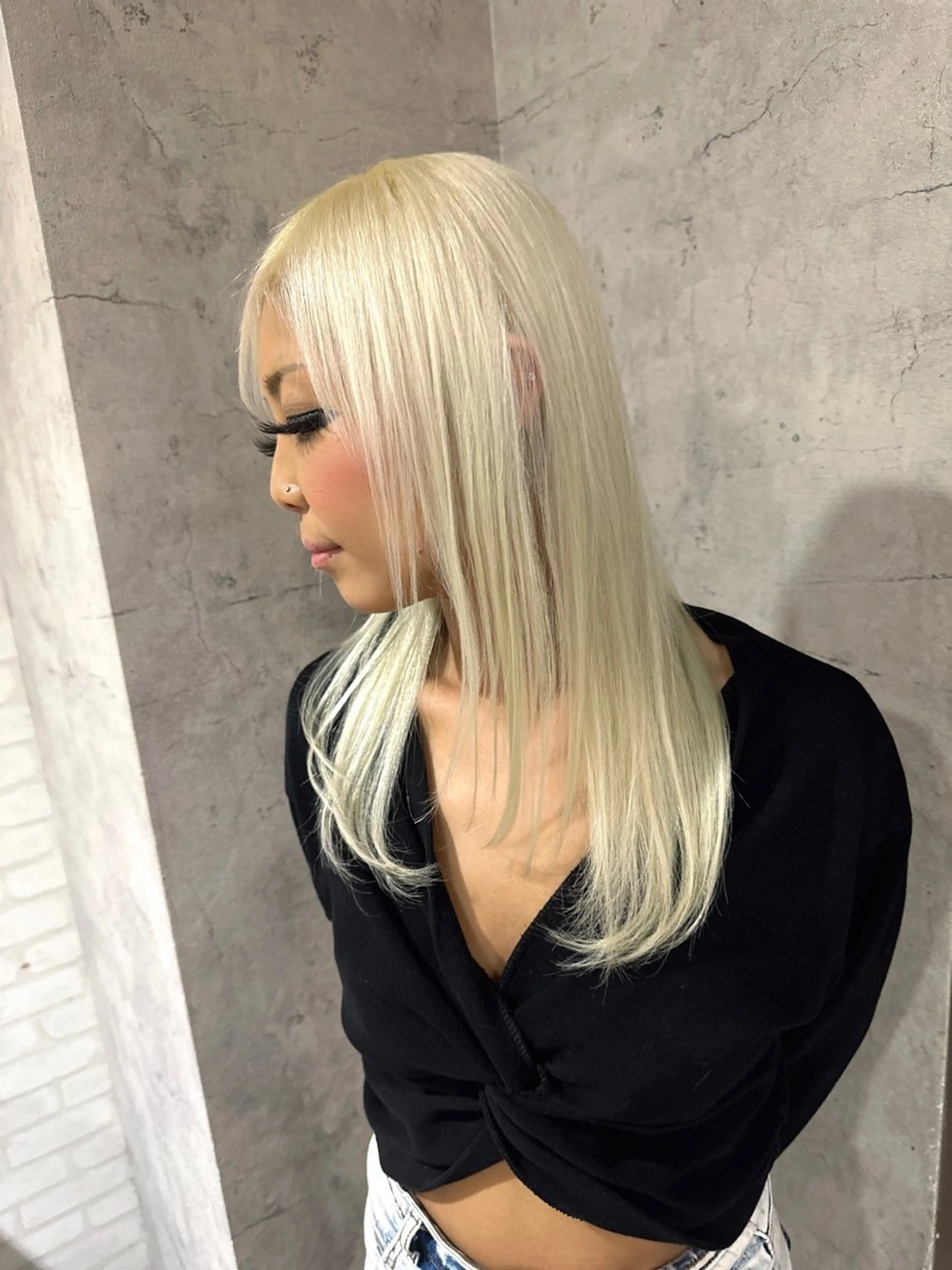 セミロング カラー ブリーチ ケアブリーチ ハイトーンカラー レイヤーカット ヘアカラー トリートメント レイヤー/ウルフ ハイトーンhiroのヘアスタイル